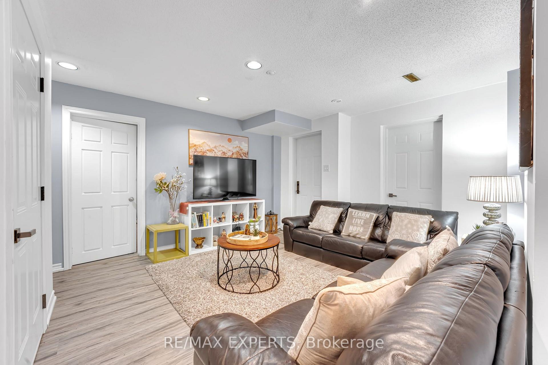 Photo 40 of 212 Bordeaux Drive, Vaughan, East Woodbridge — HOMEH