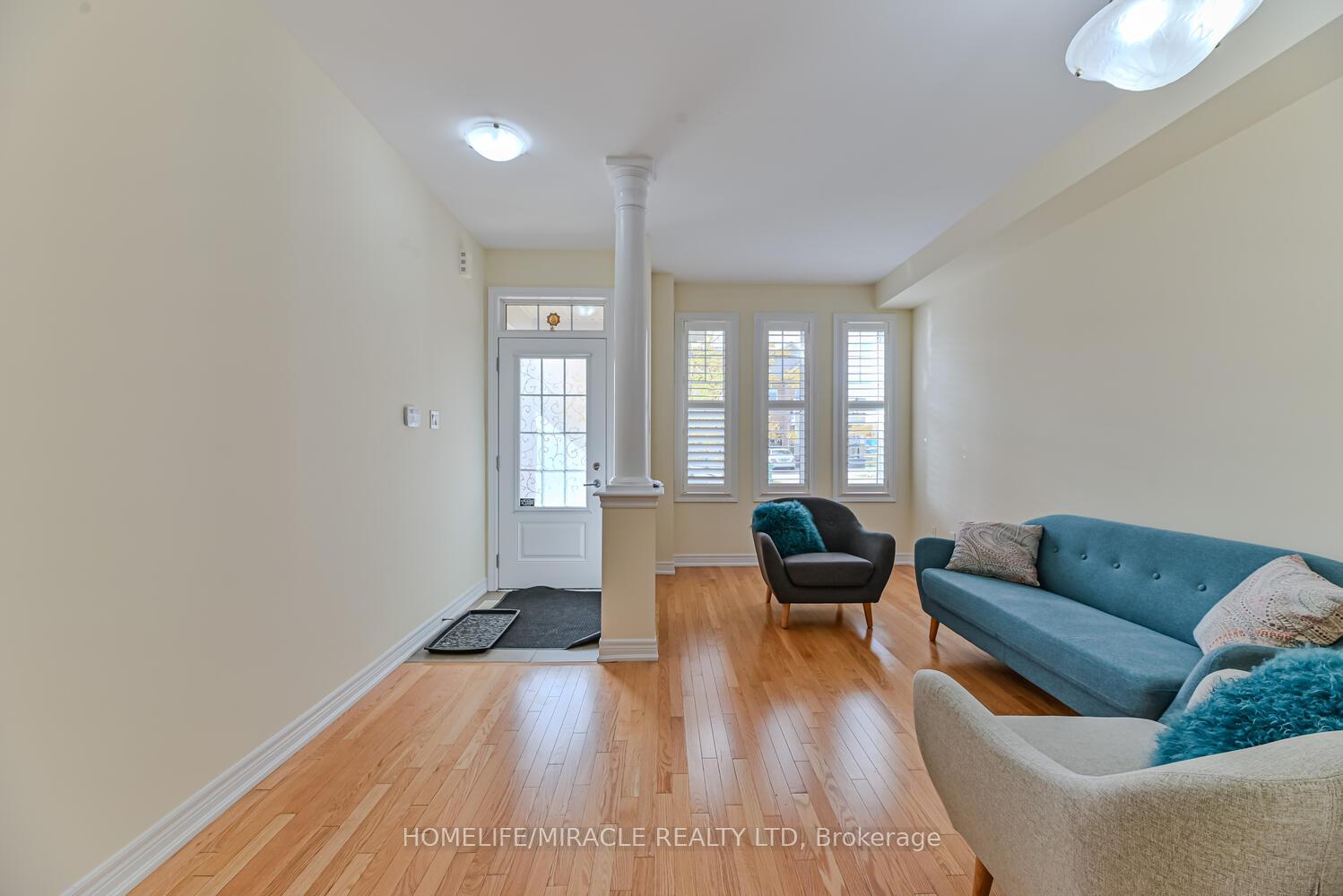 Photo 2 of 105 Sky Harbour Drive, Brampton, Bram West — HOMEH