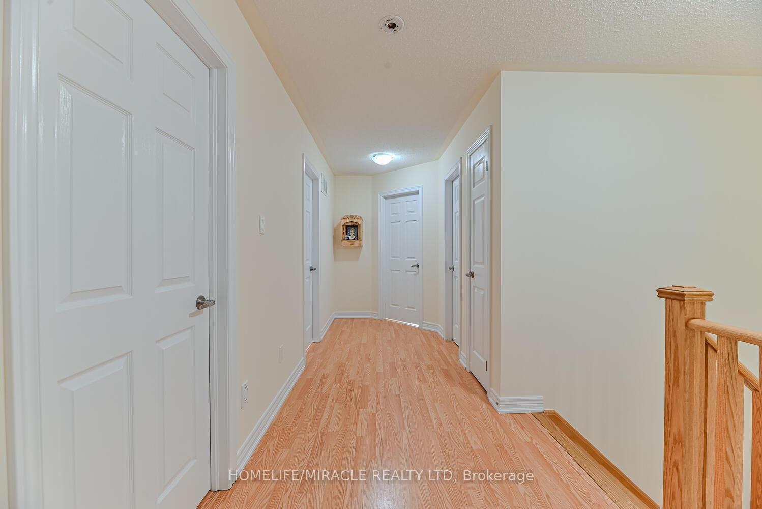 Photo 7 of 105 Sky Harbour Drive, Brampton, Bram West — HOMEH