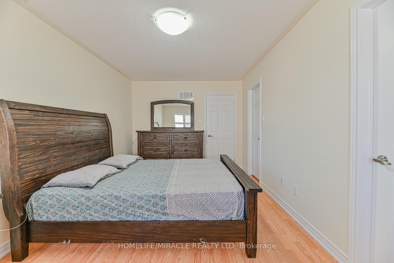 Photo 12 of 105 Sky Harbour Drive, Brampton, Bram West — HOMEH