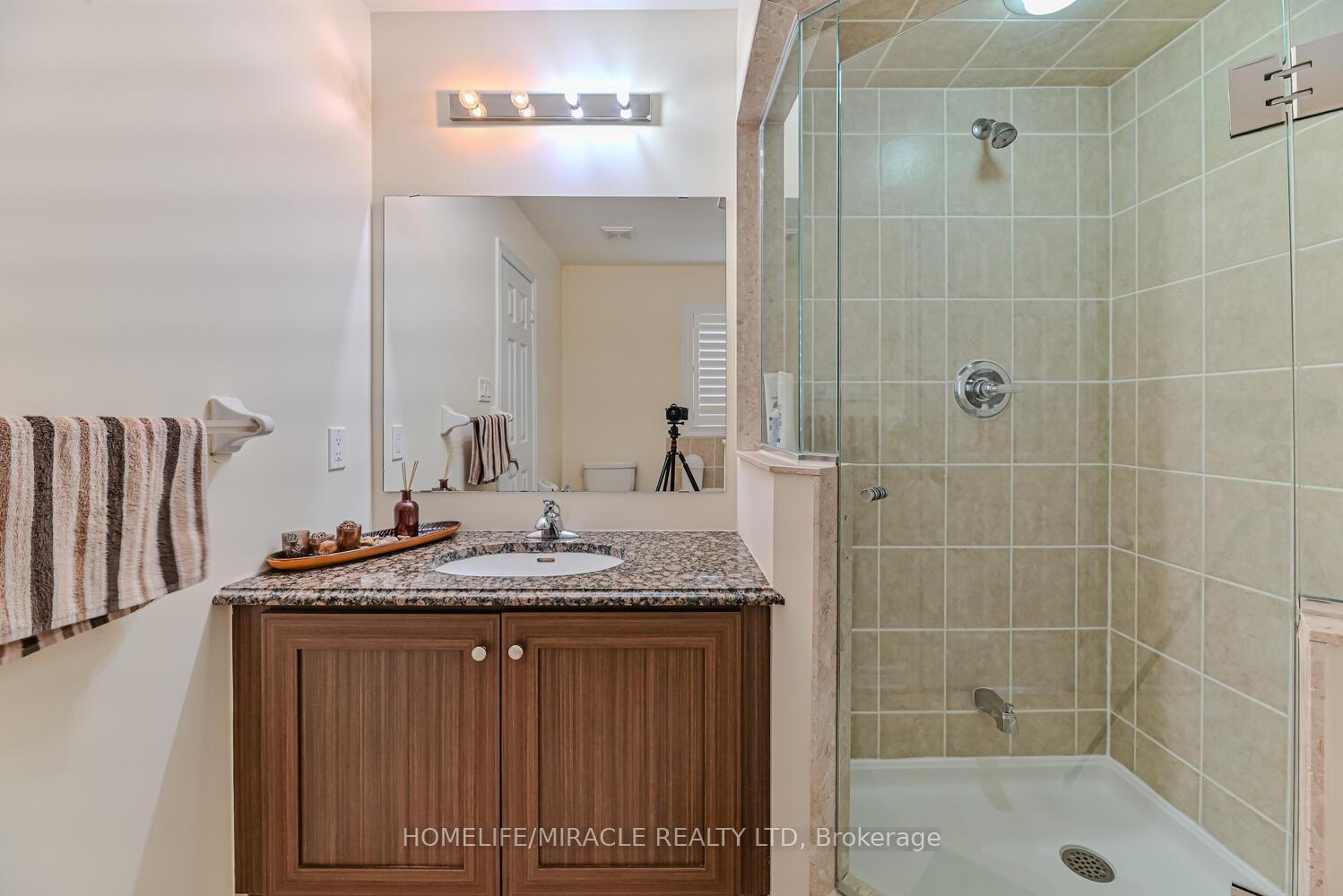 Photo 14 of 105 Sky Harbour Drive, Brampton, Bram West — HOMEH