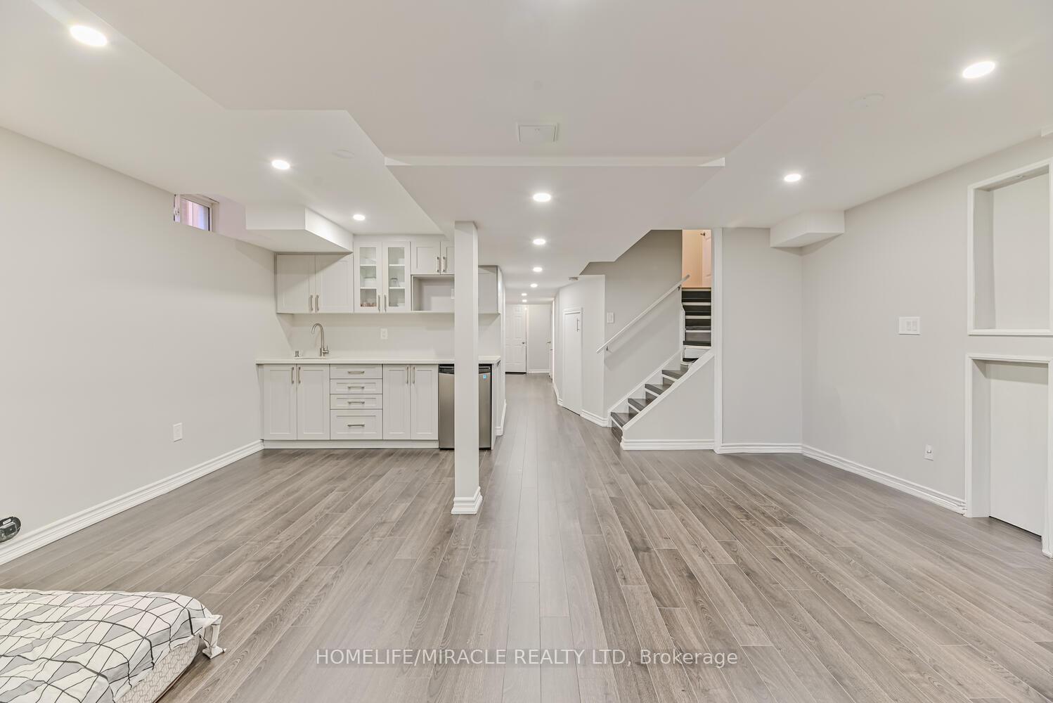 Photo 15 of 105 Sky Harbour Drive, Brampton, Bram West — HOMEH