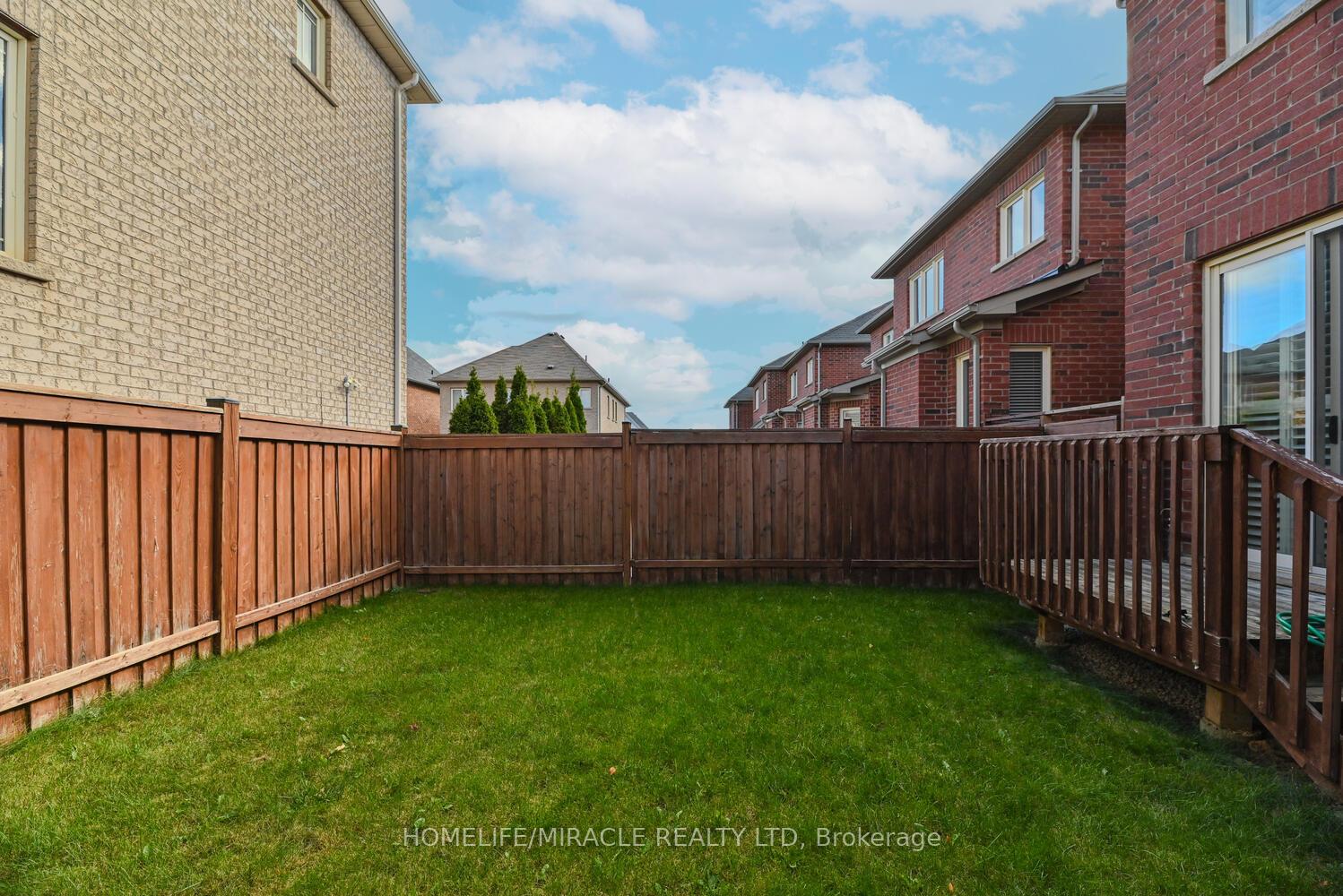 Photo 18 of 105 Sky Harbour Drive, Brampton, Bram West — HOMEH
