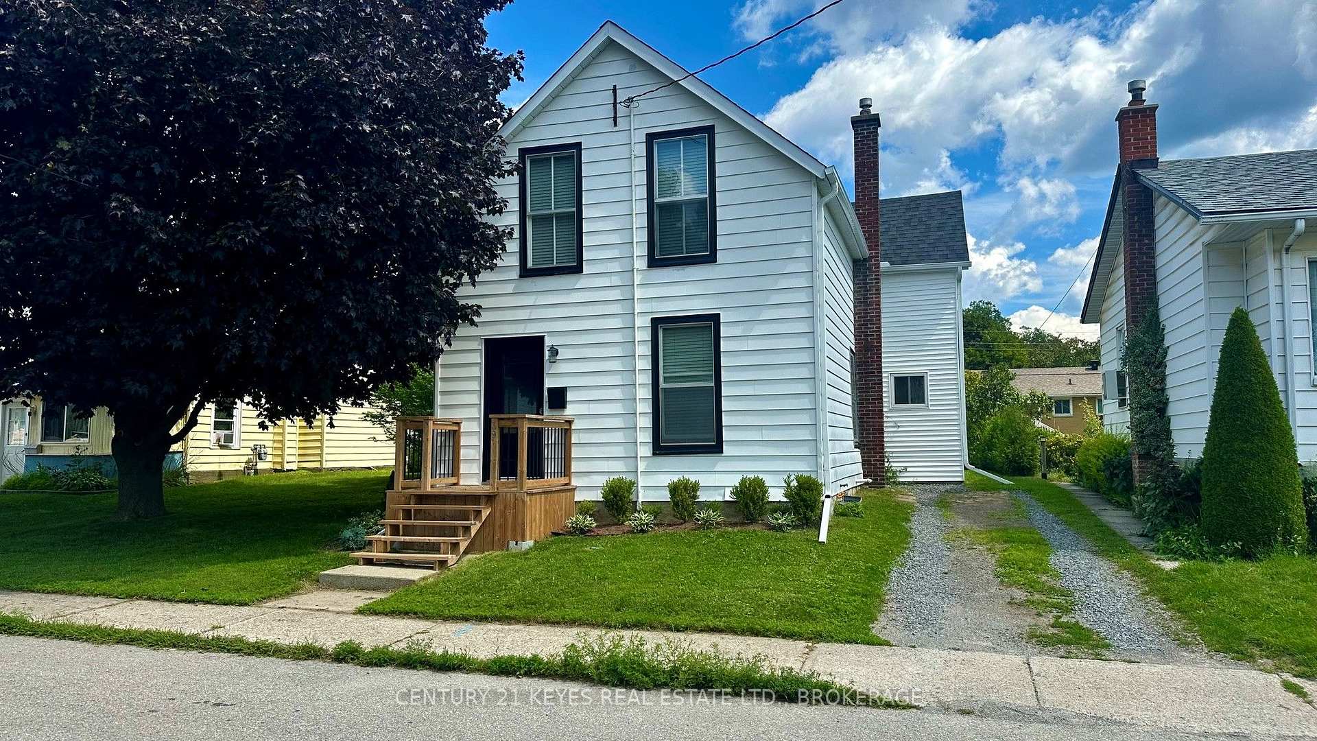 Photo 3 of 39 Amy Street, Brockville, Brockville — HOMEH