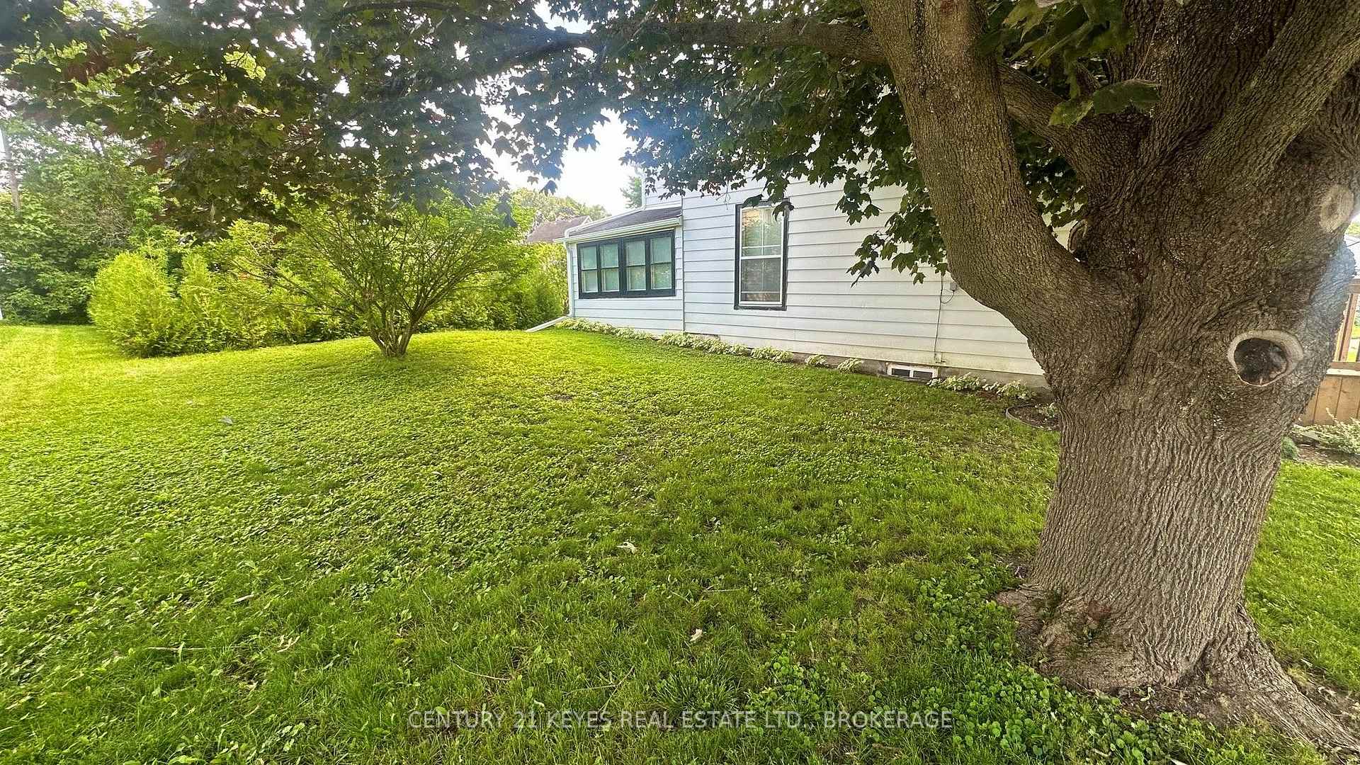 Photo 10 of 39 Amy Street, Brockville, Brockville — HOMEH