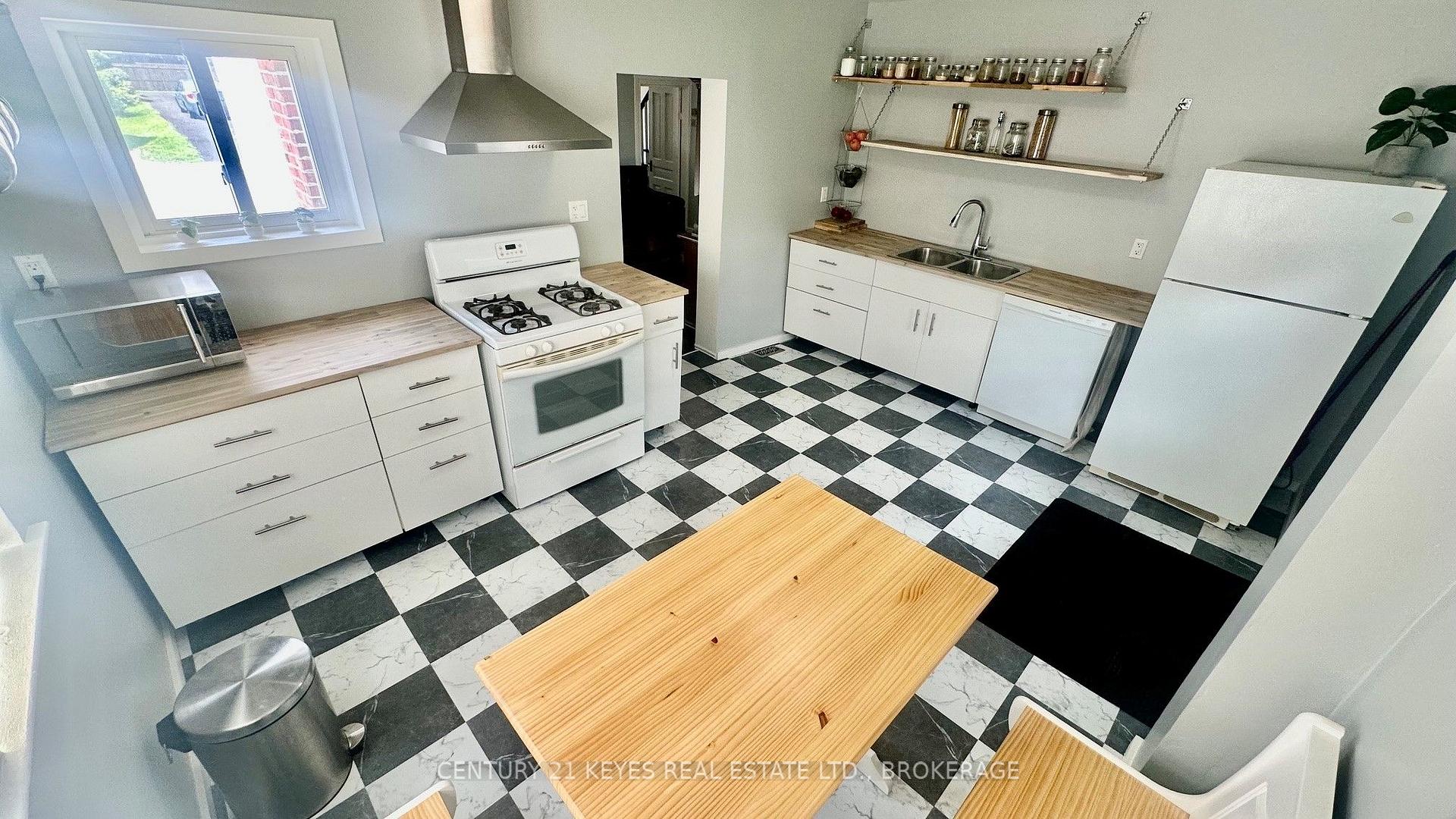 Photo 18 of 39 Amy Street, Brockville, Brockville — HOMEH