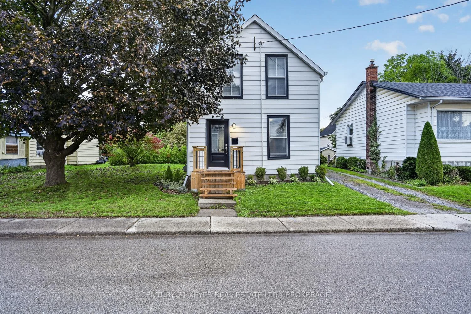 Photo 4 of 39 Amy Street, Brockville, Brockville — HOMEH