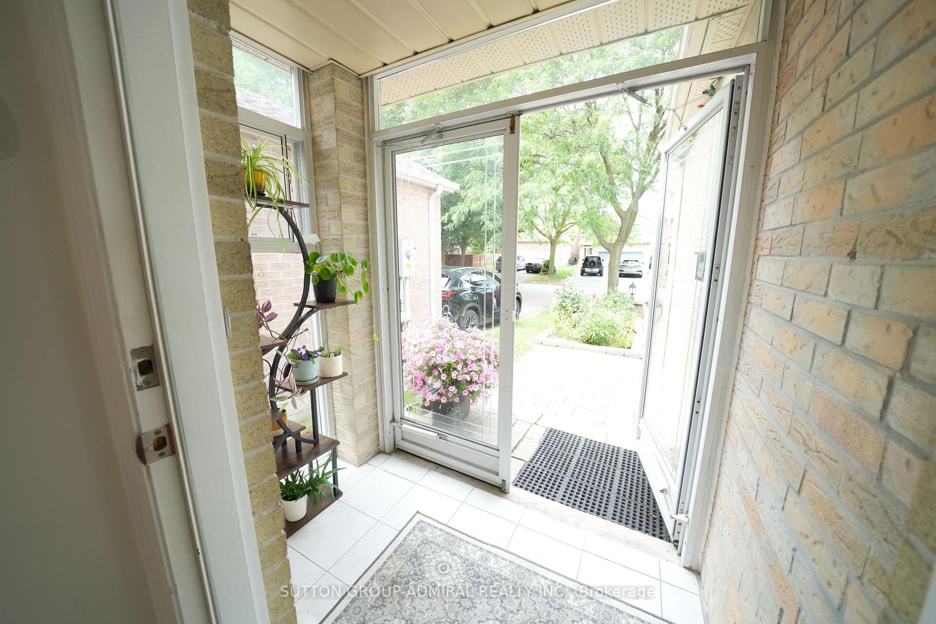 Photo 3 of 33 Wilderness Drive, Scarborough, Milliken — HOMEH