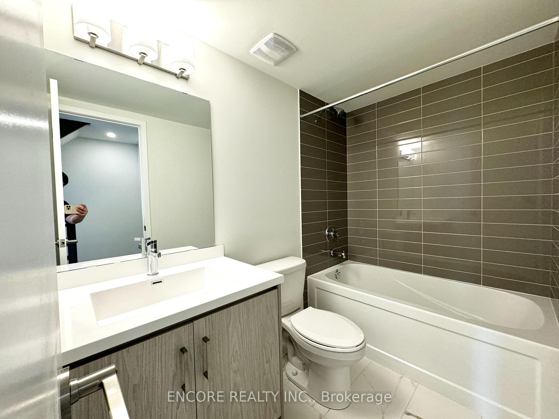 Photo 13 of Unit 286, 140 Honeycrisp Crescent, Vaughan, Vaughan Corporate Centre — HOMEH