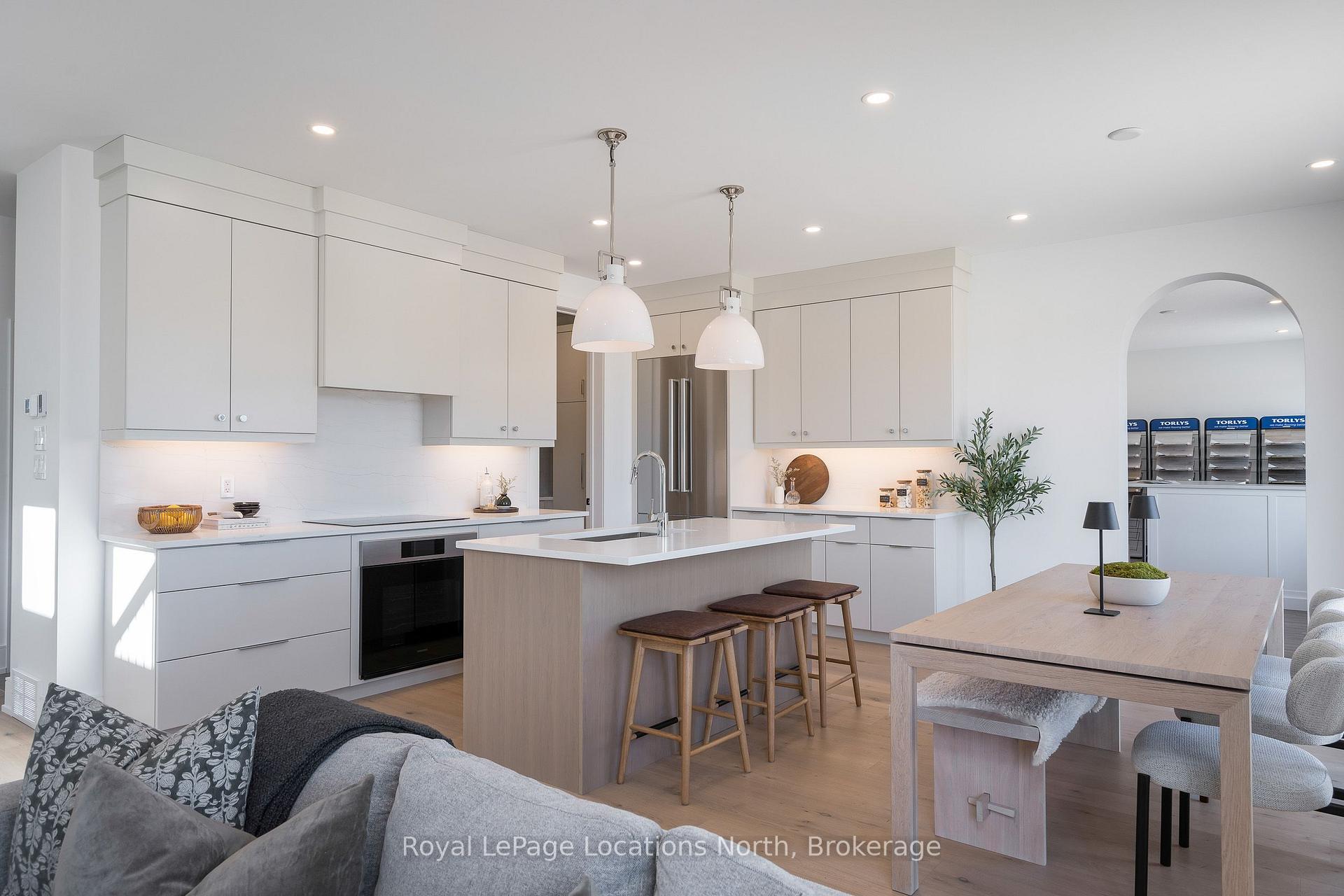 Photo 10 of 17 Swain Crescent, Collingwood — HOMEH