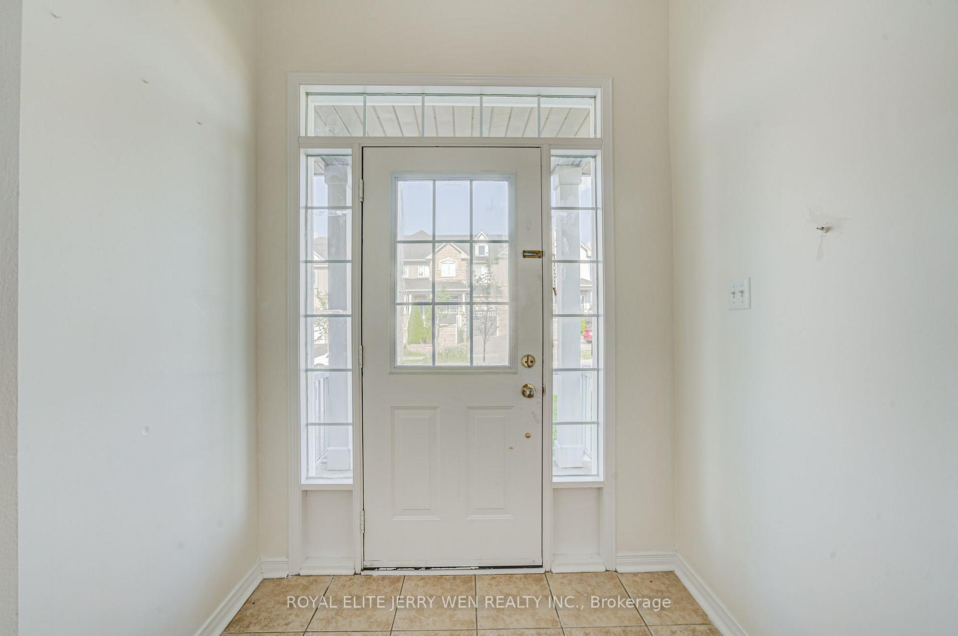 Photo 3 of 159 Lebovic Drive, Richmond Hill, Oak Ridges Lake Wilcox — HOMEH