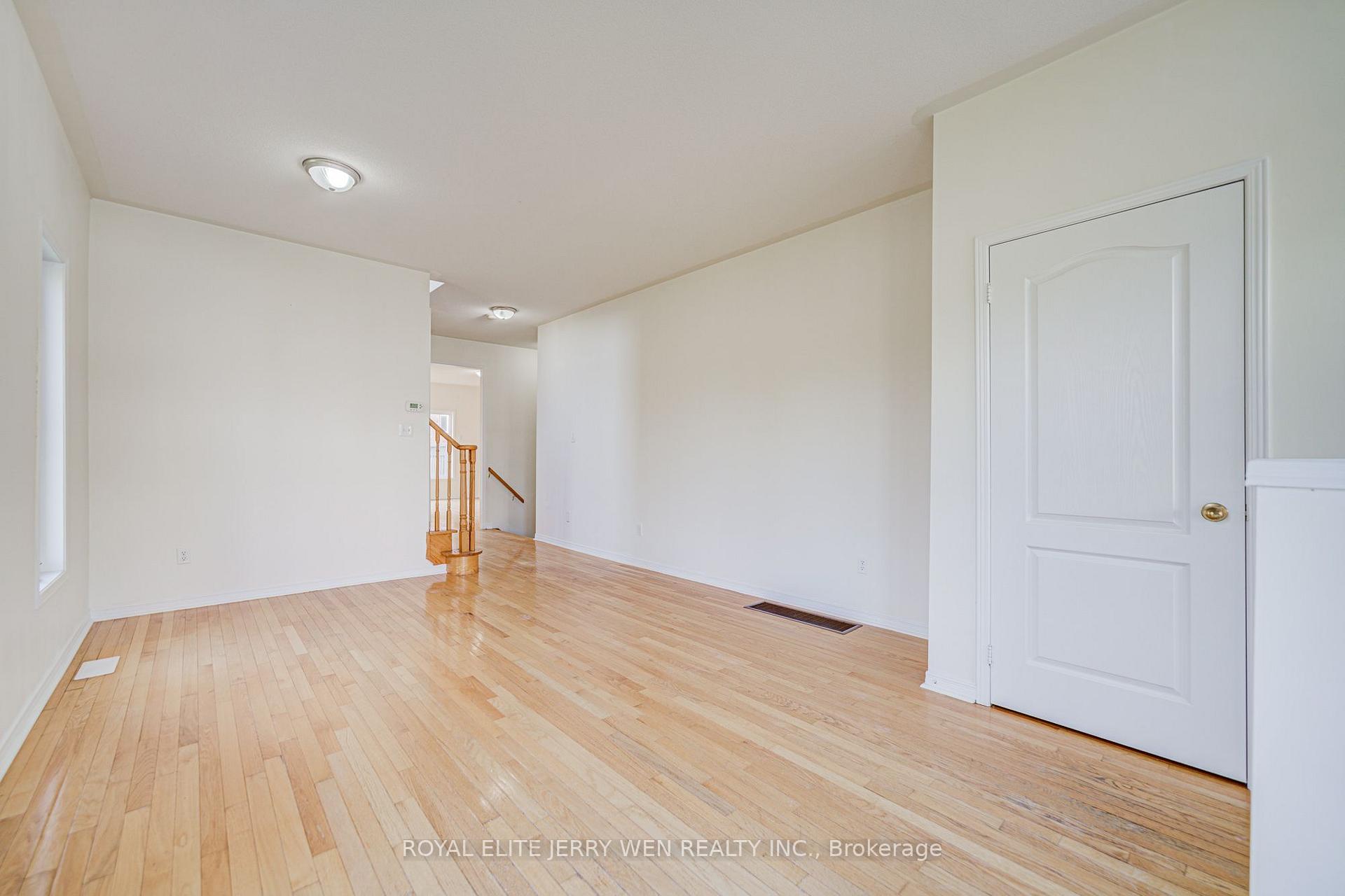 Photo 4 of 159 Lebovic Drive, Richmond Hill, Oak Ridges Lake Wilcox — HOMEH