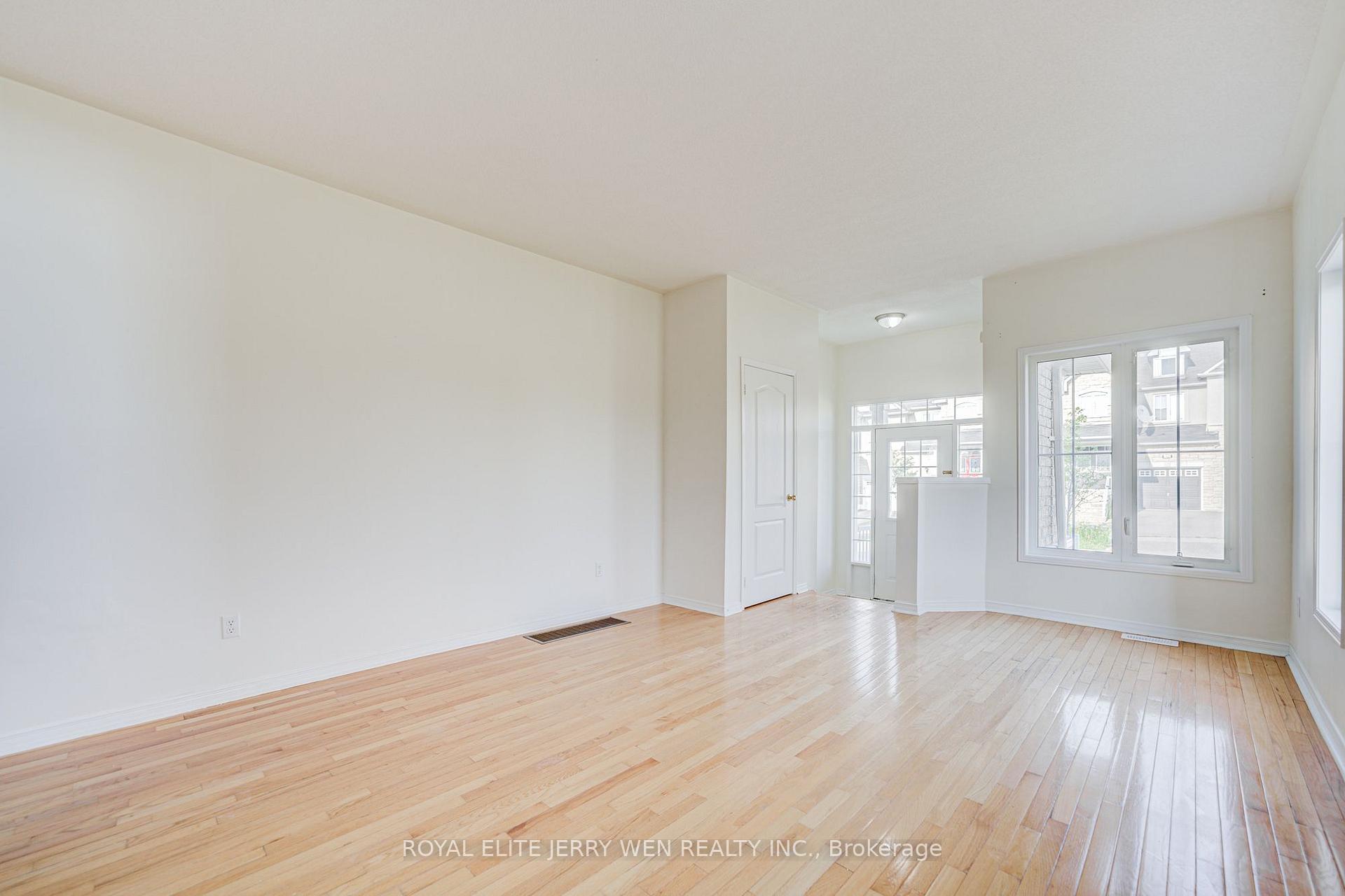 Photo 5 of 159 Lebovic Drive, Richmond Hill, Oak Ridges Lake Wilcox — HOMEH