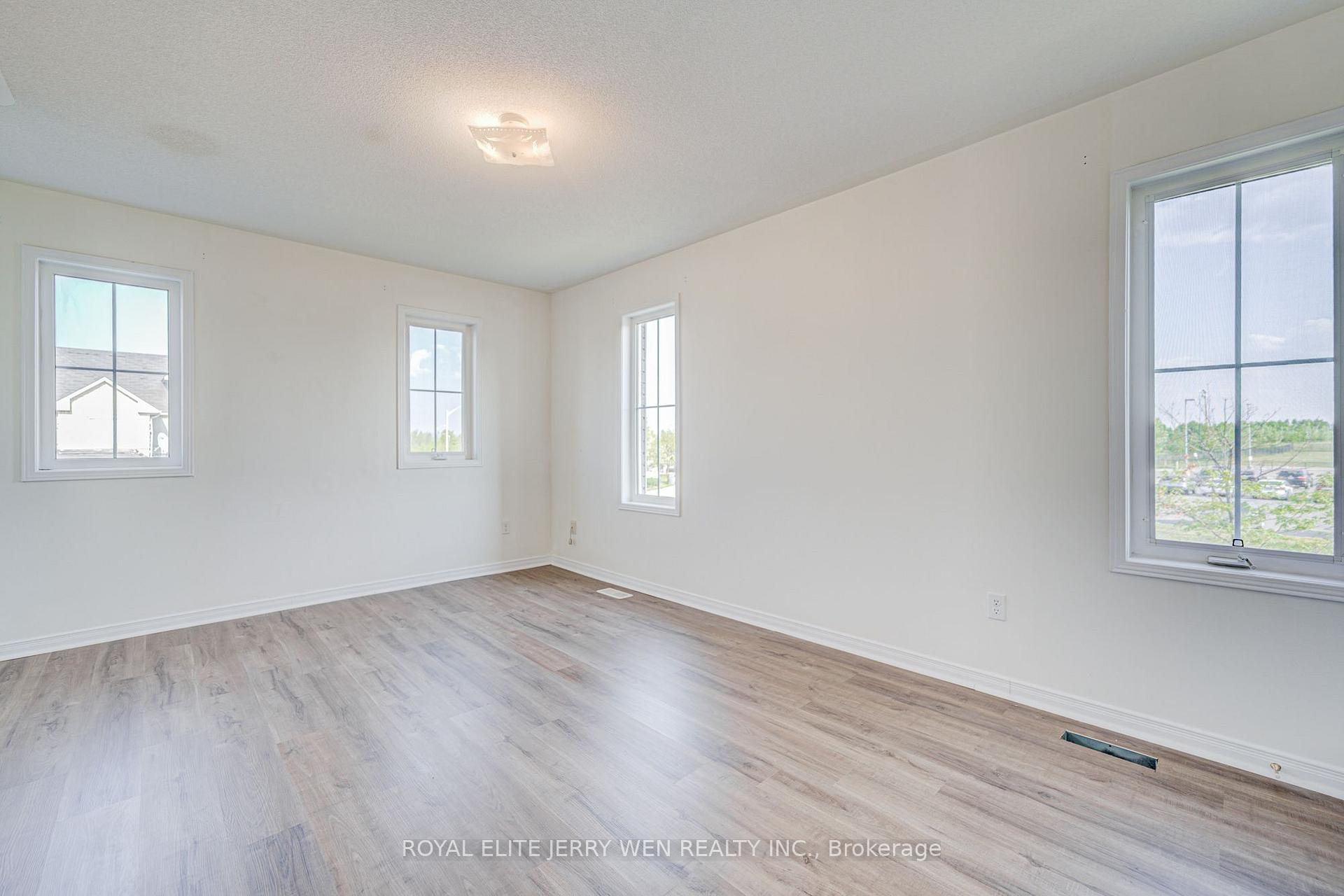 Photo 13 of 159 Lebovic Drive, Richmond Hill, Oak Ridges Lake Wilcox — HOMEH