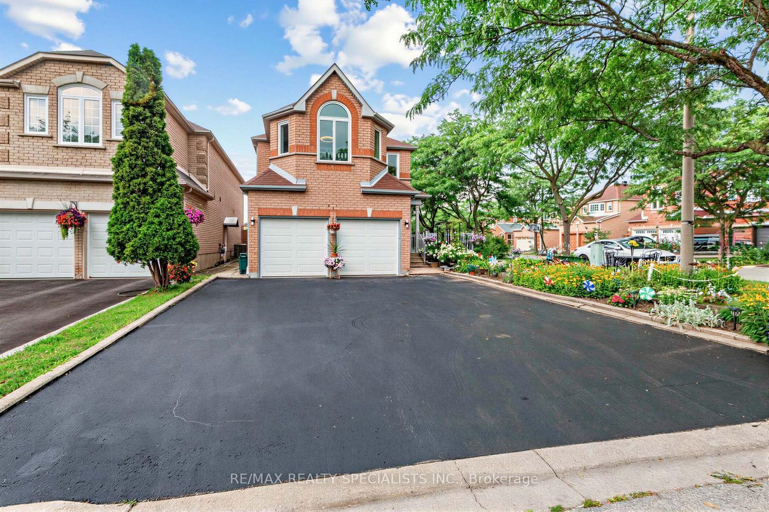 Photo 1 of 42 Stanley Lane, Markham, Middlefield — HOMEH