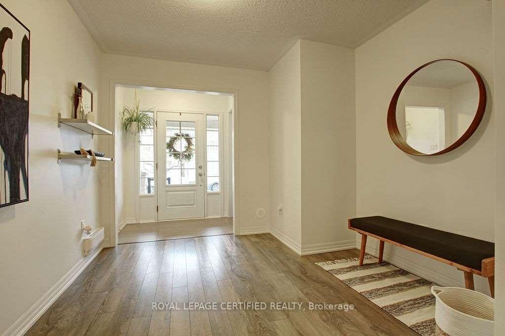 Photo 3 of 213 Betsy Drive N, Oakville, Glenorchy — HOMEH