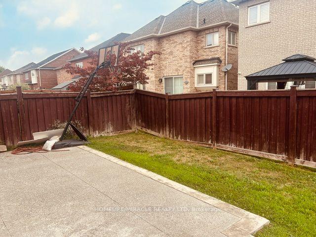 Photo 2 of Unit Upper Level, 3 Lindyfalls Drive, Brampton, Bram East — HOMEH