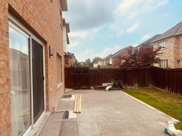 Photo 3 of Unit Upper Level, 3 Lindyfalls Drive, Brampton, Bram East — HOMEH