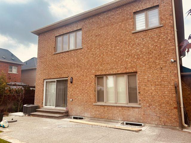 Photo 4 of Unit Upper Level, 3 Lindyfalls Drive, Brampton, Bram East — HOMEH