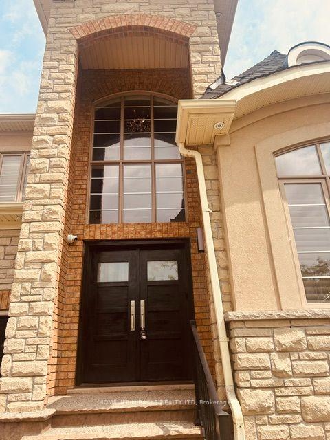 Photo 14 of Unit Upper Level, 3 Lindyfalls Drive, Brampton, Bram East — HOMEH