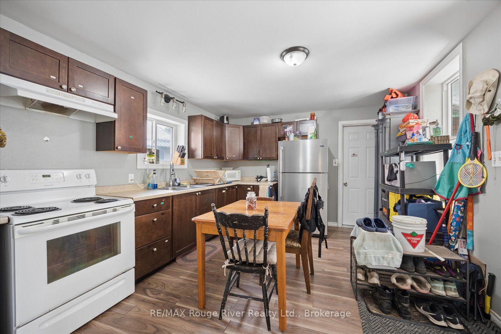 Photo 11 of 79 Parkhill Road W, Peterborough, Town Ward 3 — HOMEH