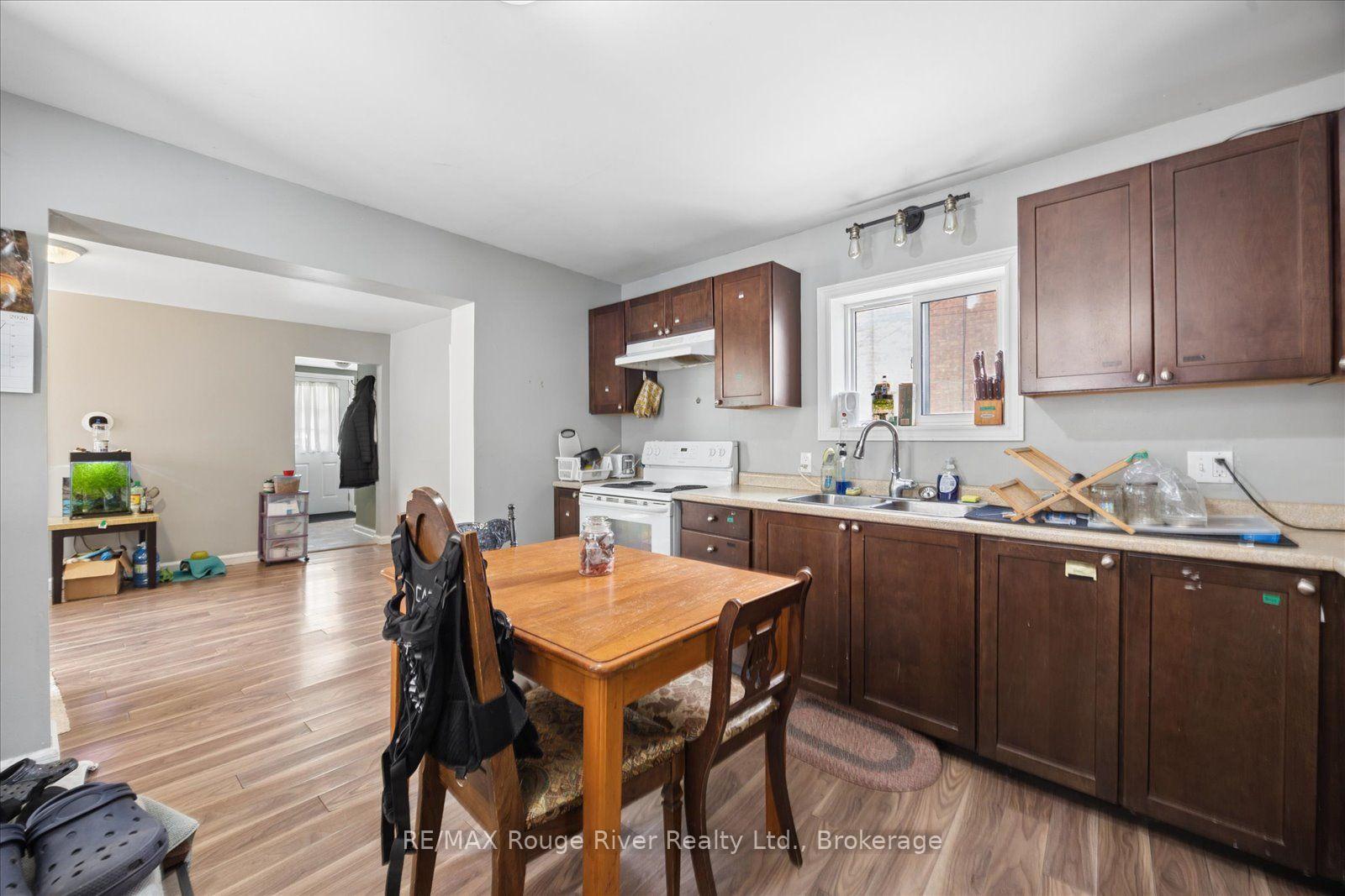 Photo 14 of 79 Parkhill Road W, Peterborough, Town Ward 3 — HOMEH
