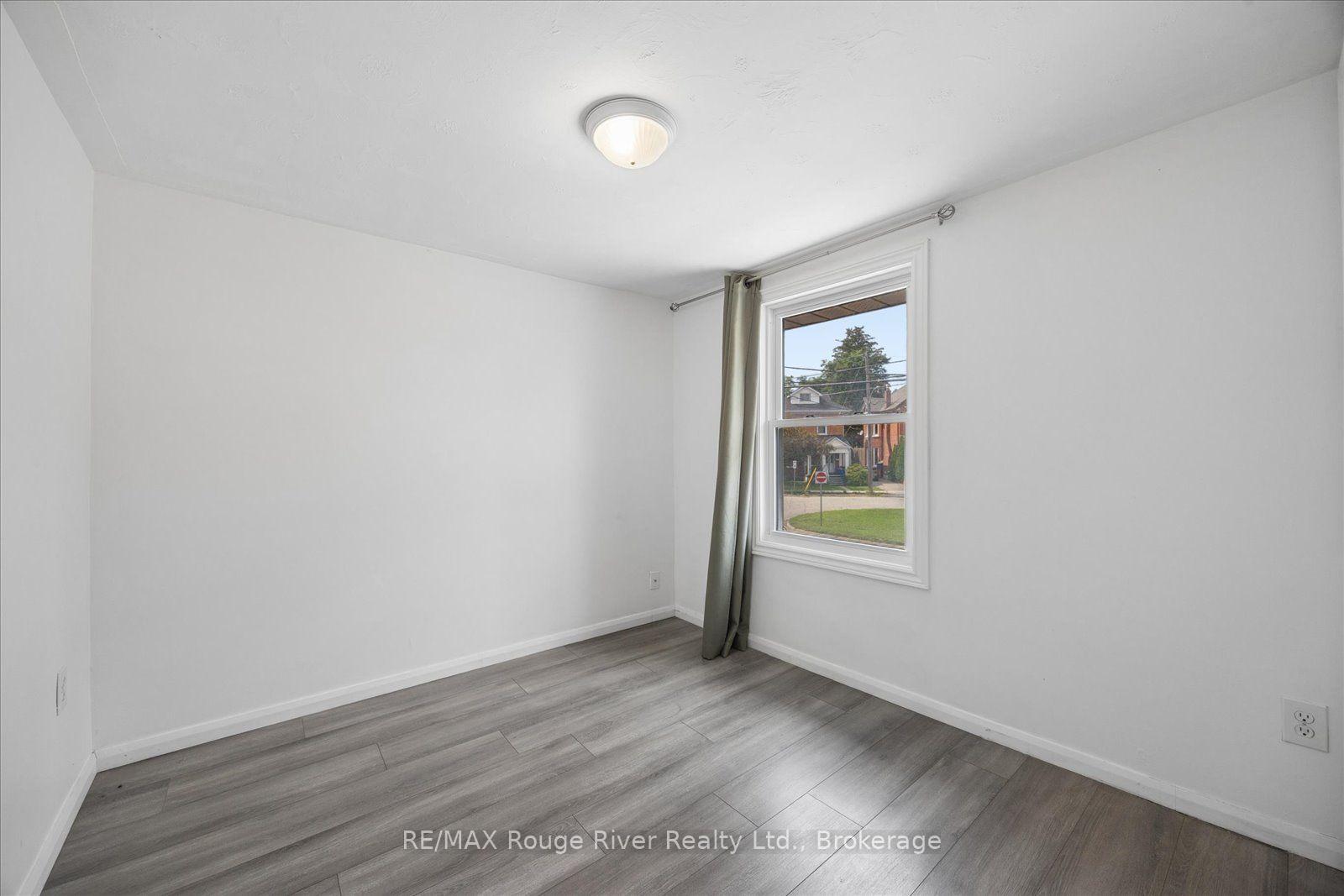 Photo 19 of 79 Parkhill Road W, Peterborough, Town Ward 3 — HOMEH