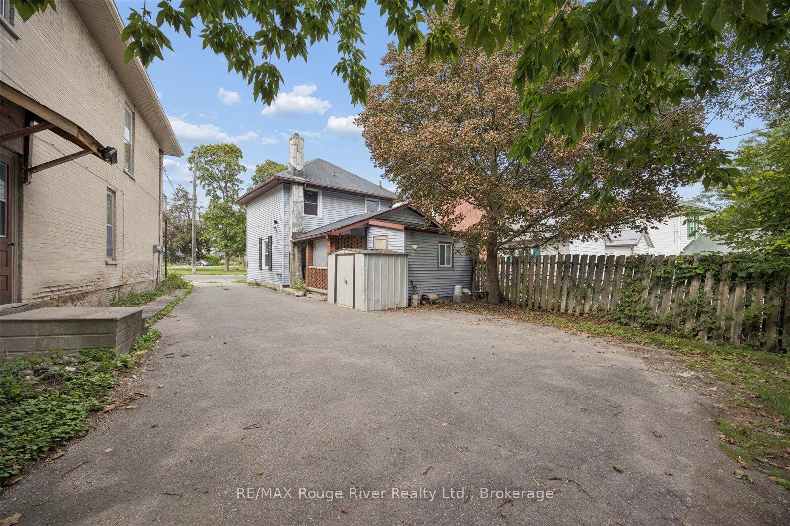 Photo 24 of 79 Parkhill Road W, Peterborough, Town Ward 3 — HOMEH