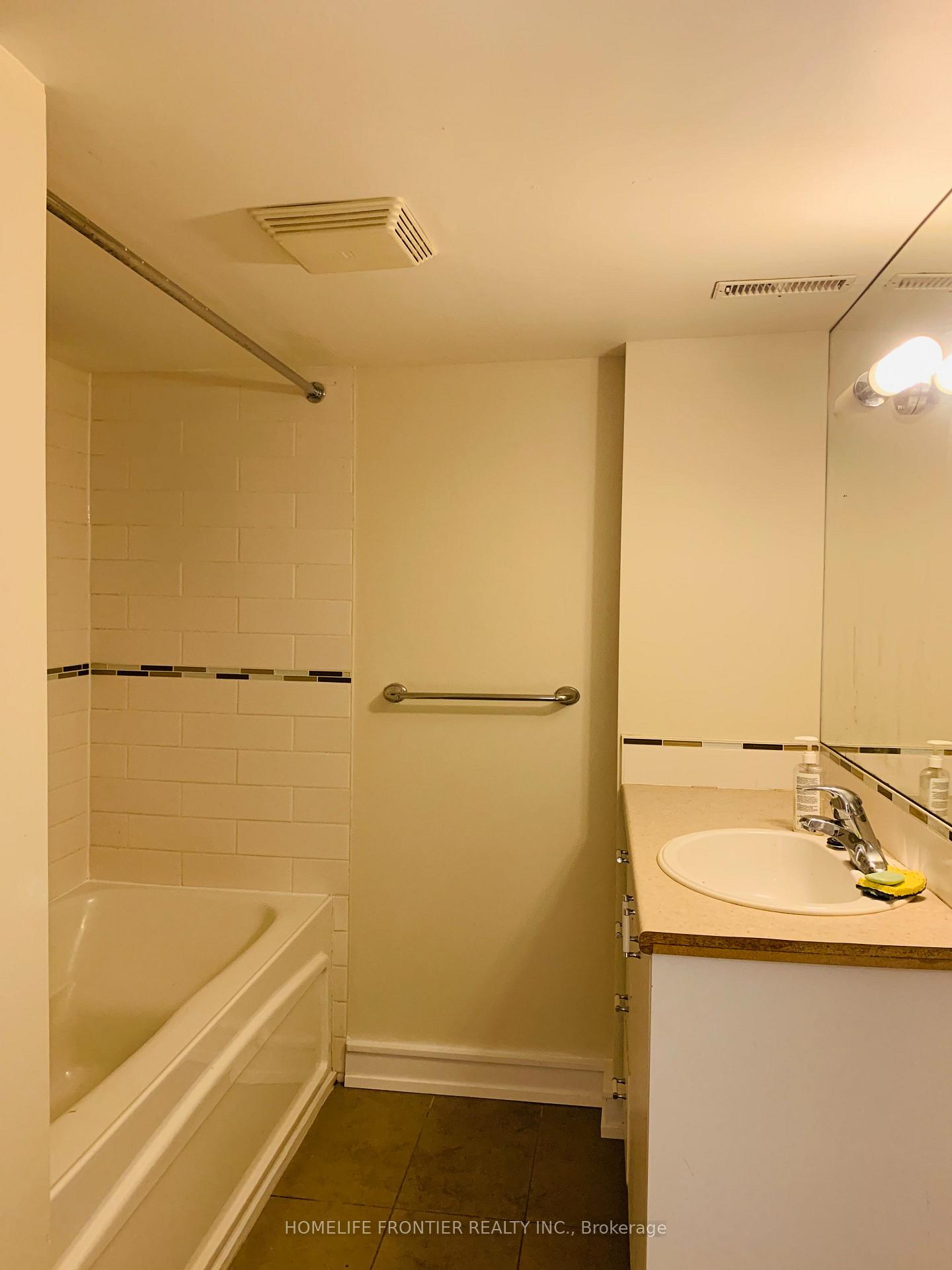 Photo 8 of Unit Lower, 38 Henderson Avenue, Toronto, Trinity-Bellwoods — HOMEH