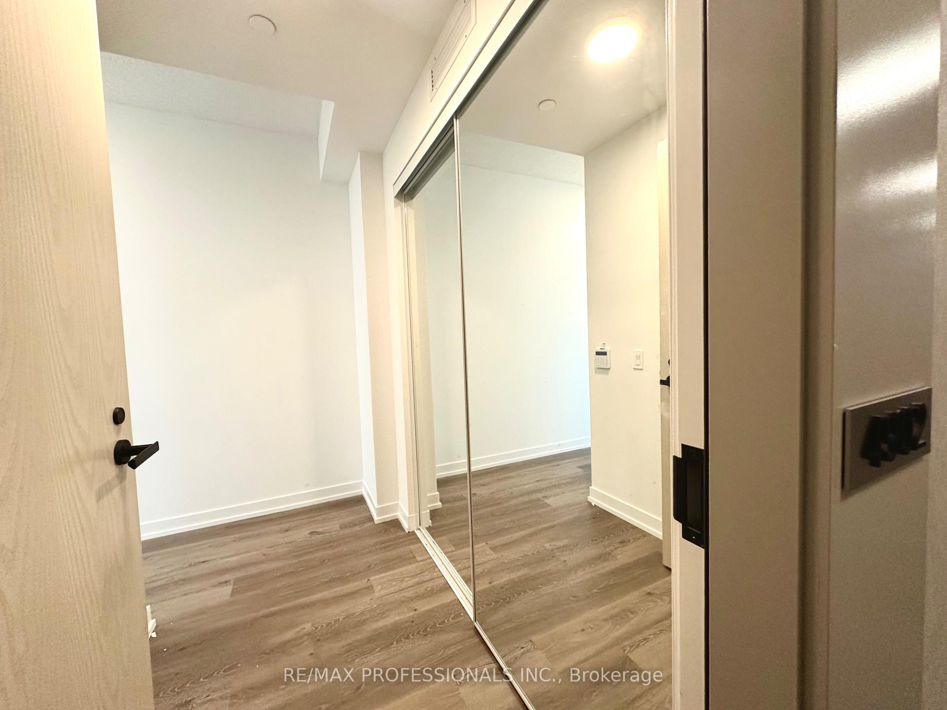 Photo 4 of Unit 4902, 225 Commerce Street, Vaughan, Vaughan Corporate Centre — HOMEH