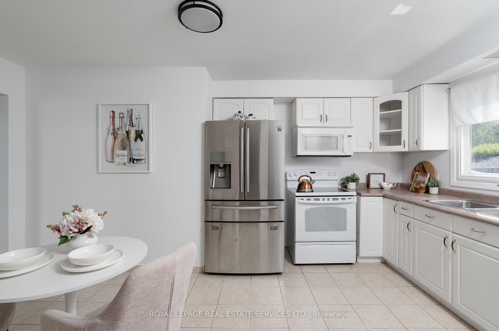 Photo 13 of 3192 Windwood Drive, Mississauga, Meadowvale — HOMEH