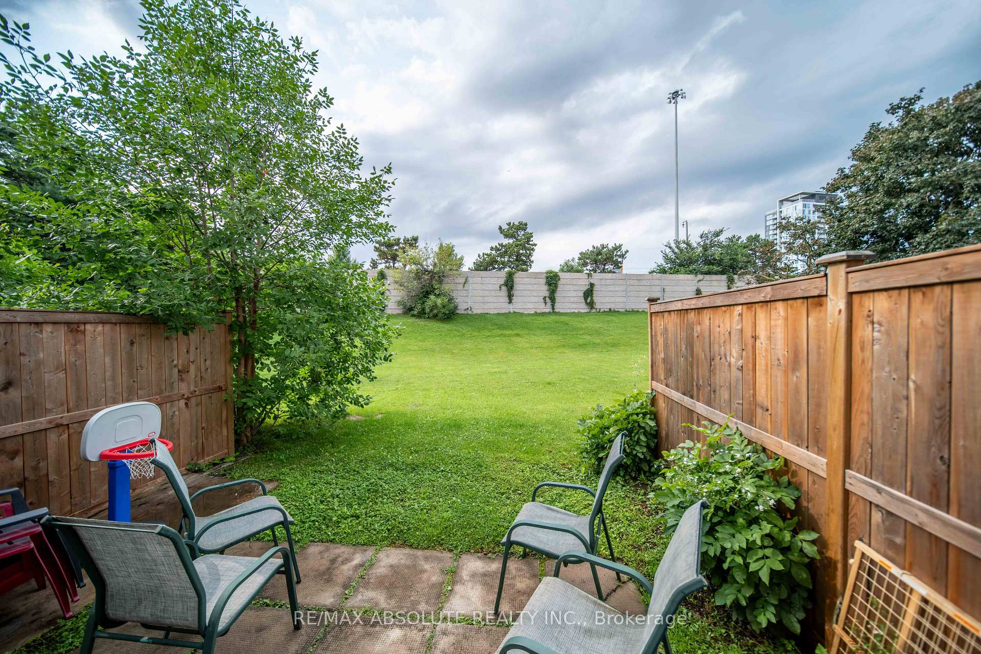 Photo 25 of Unit 25, 1299 Cedarcroft Crescent, Ottawa, Pineview — HOMEH