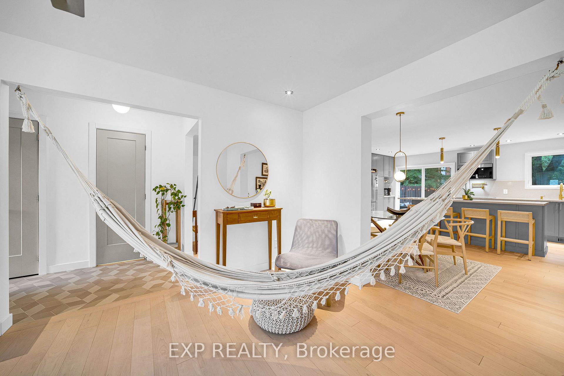 Photo 6 of Unit 4, 21 Midland Crescent, Ottawa, Arlington Woods — HOMEH
