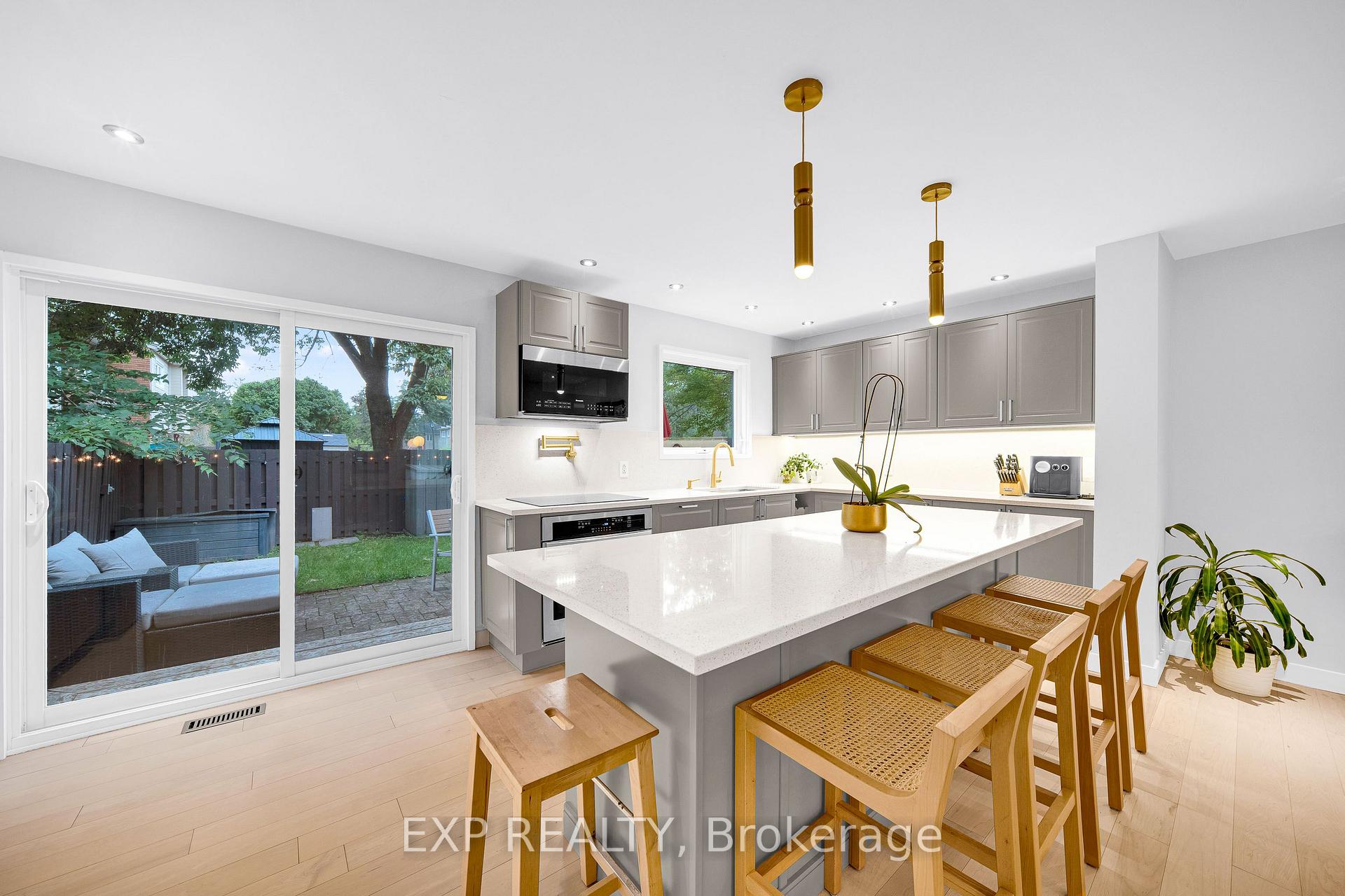 Photo 10 of Unit 4, 21 Midland Crescent, Ottawa, Arlington Woods — HOMEH