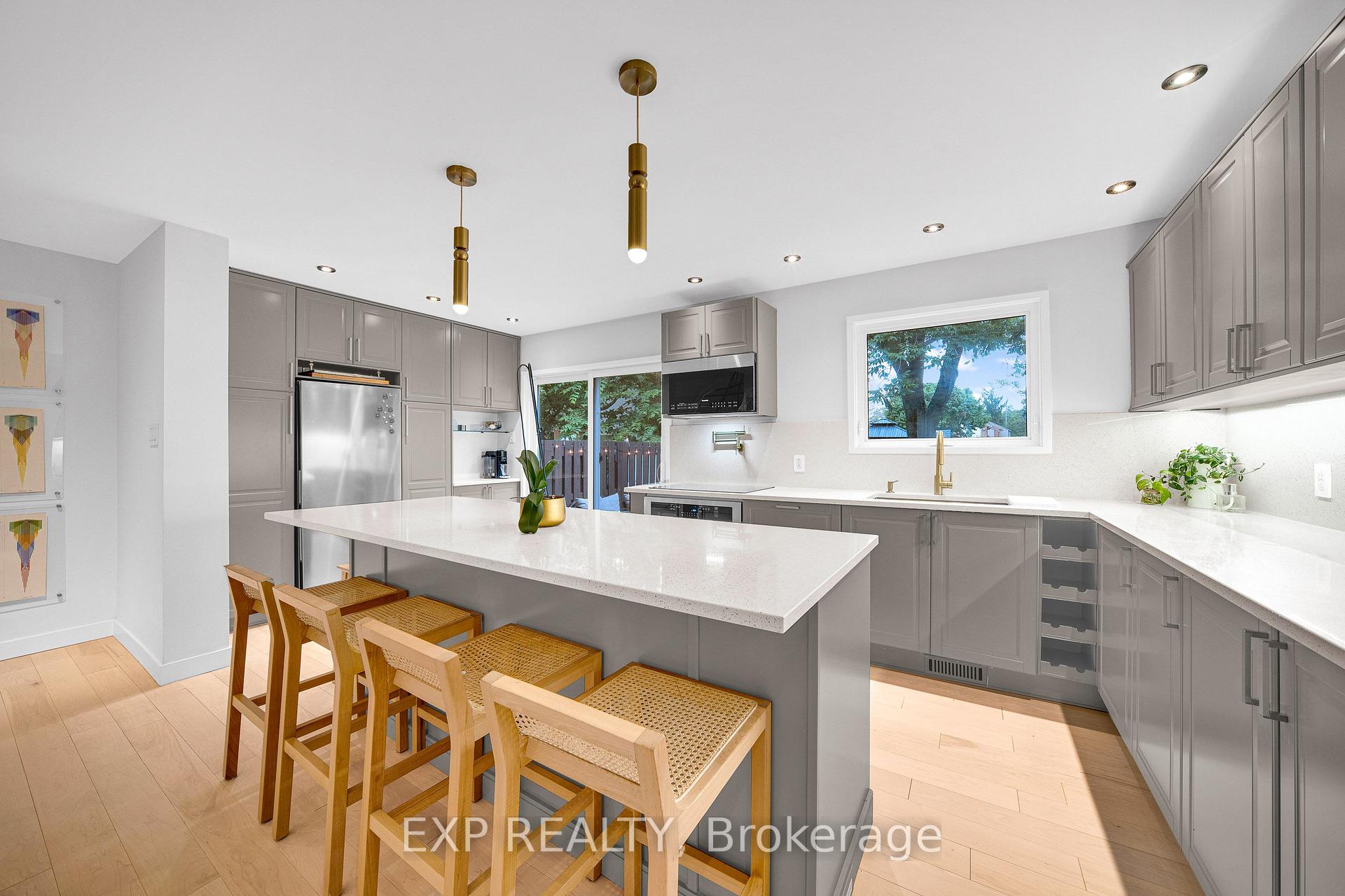 Photo 11 of Unit 4, 21 Midland Crescent, Ottawa, Arlington Woods — HOMEH