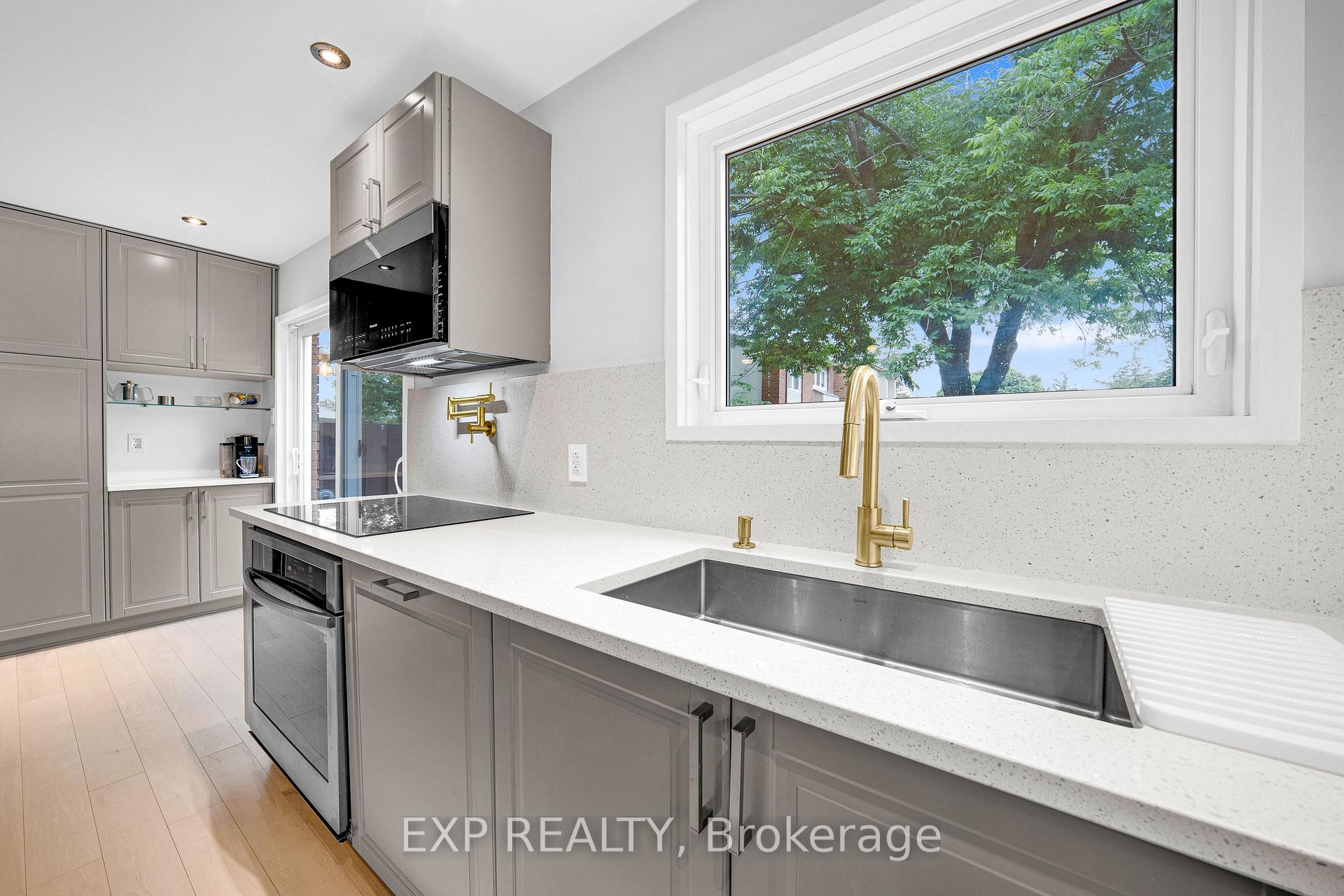 Photo 12 of Unit 4, 21 Midland Crescent, Ottawa, Arlington Woods — HOMEH