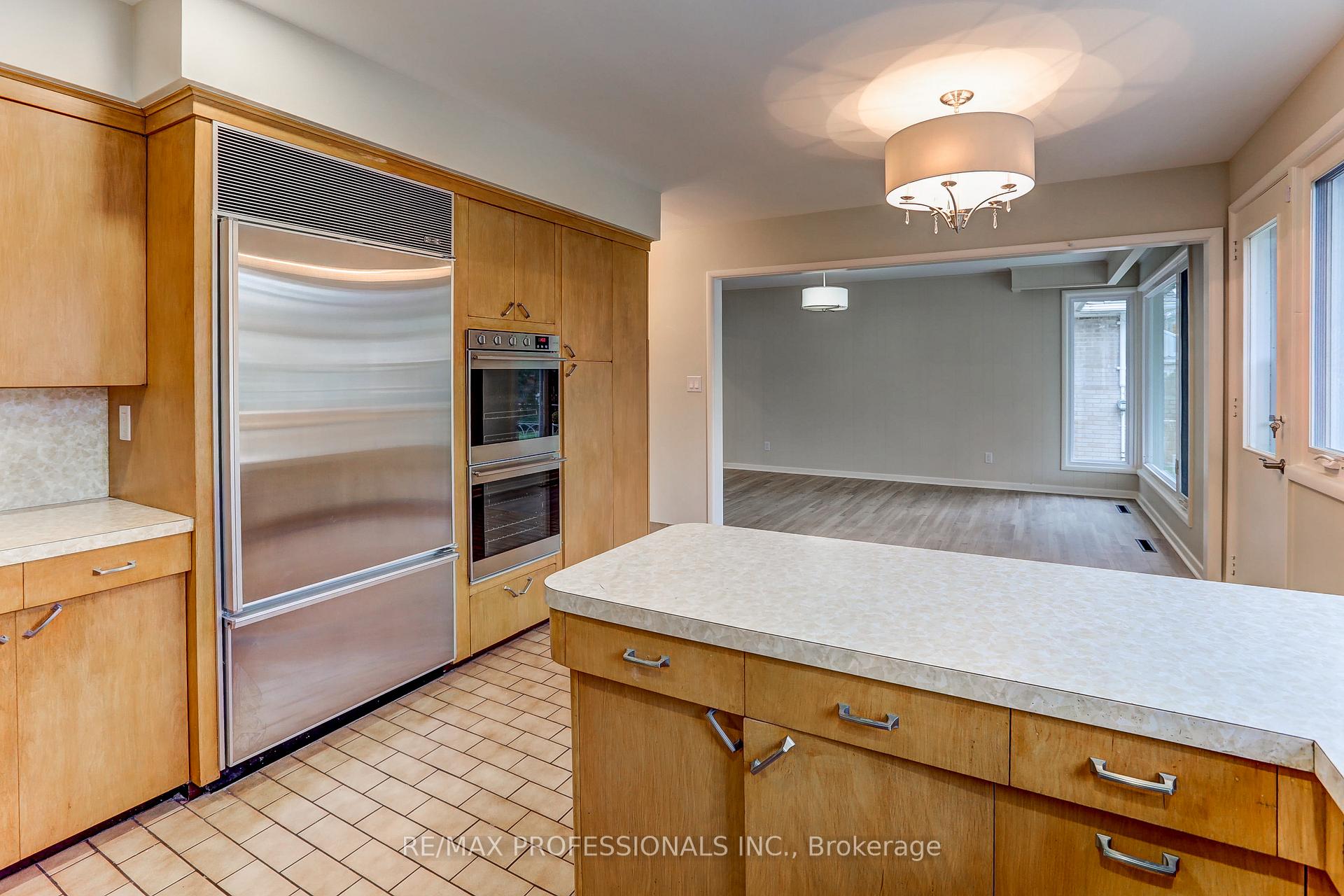 Photo 17 of 23 Ravensbourne Crescent, Etobicoke, Princess-Rosethorn — HOMEH