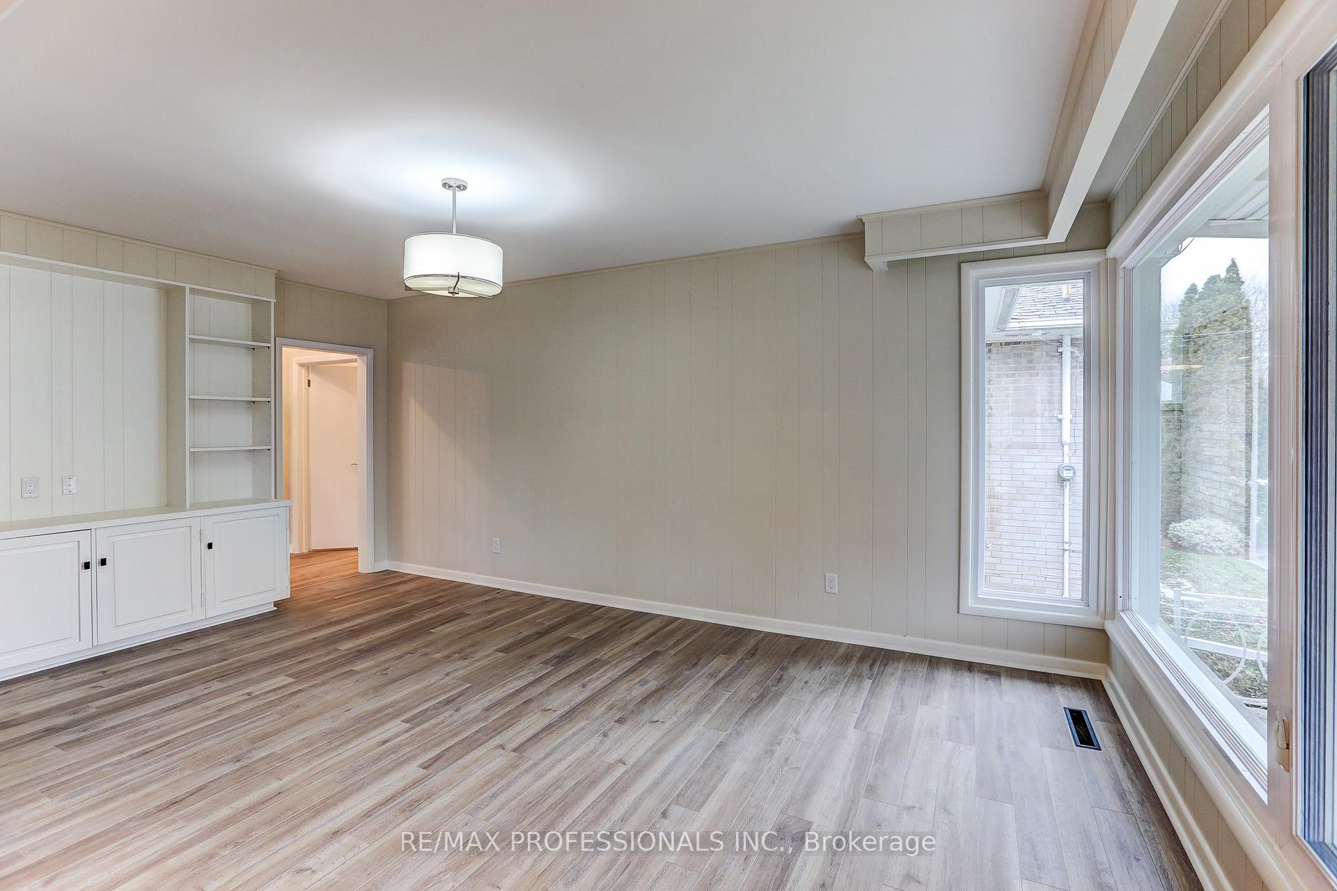 Photo 19 of 23 Ravensbourne Crescent, Etobicoke, Princess-Rosethorn — HOMEH