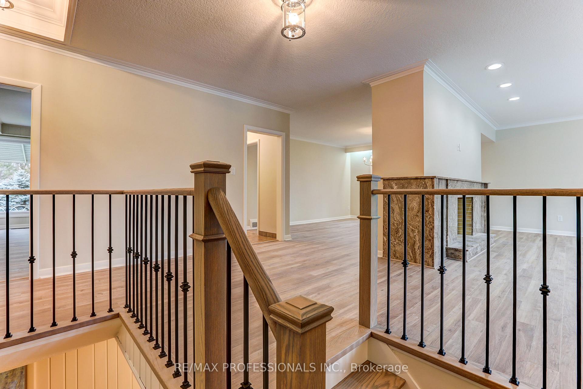 Photo 23 of 23 Ravensbourne Crescent, Etobicoke, Princess-Rosethorn — HOMEH