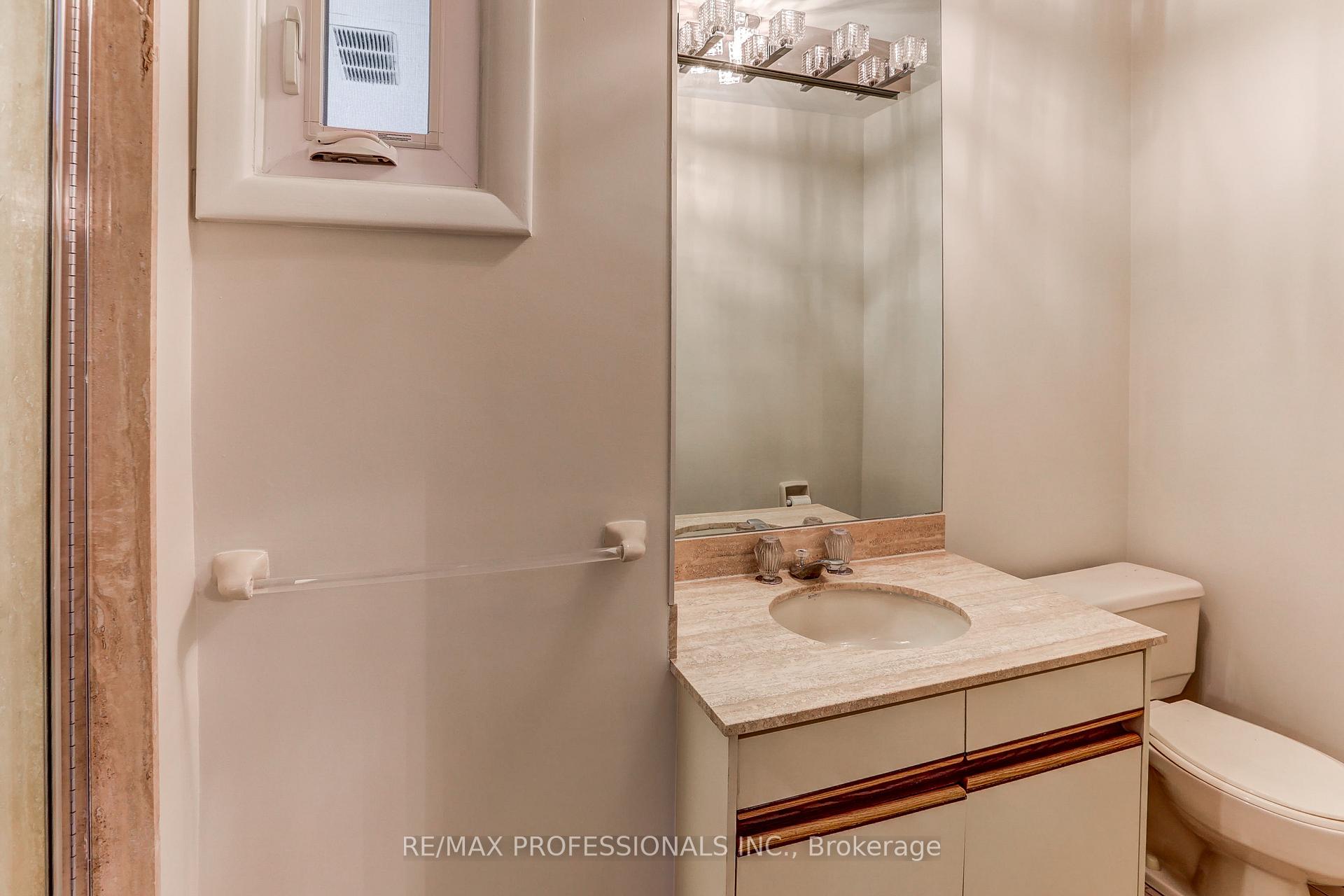 Photo 26 of 23 Ravensbourne Crescent, Etobicoke, Princess-Rosethorn — HOMEH