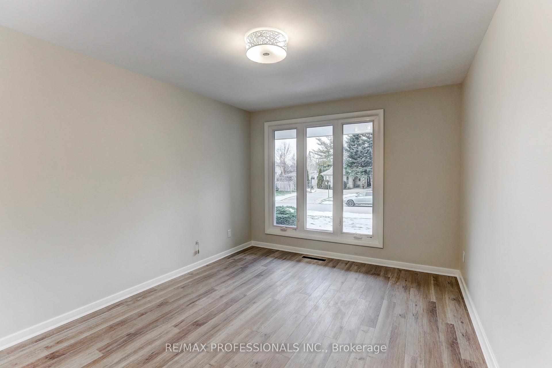 Photo 27 of 23 Ravensbourne Crescent, Etobicoke, Princess-Rosethorn — HOMEH