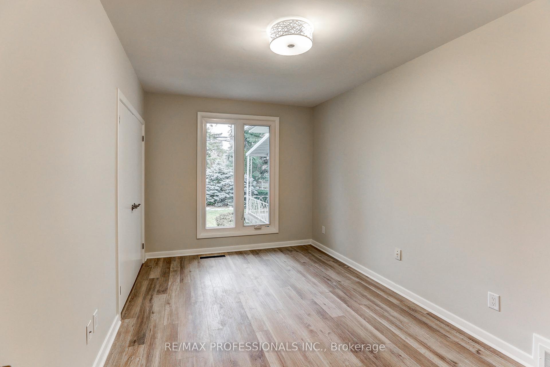 Photo 28 of 23 Ravensbourne Crescent, Etobicoke, Princess-Rosethorn — HOMEH