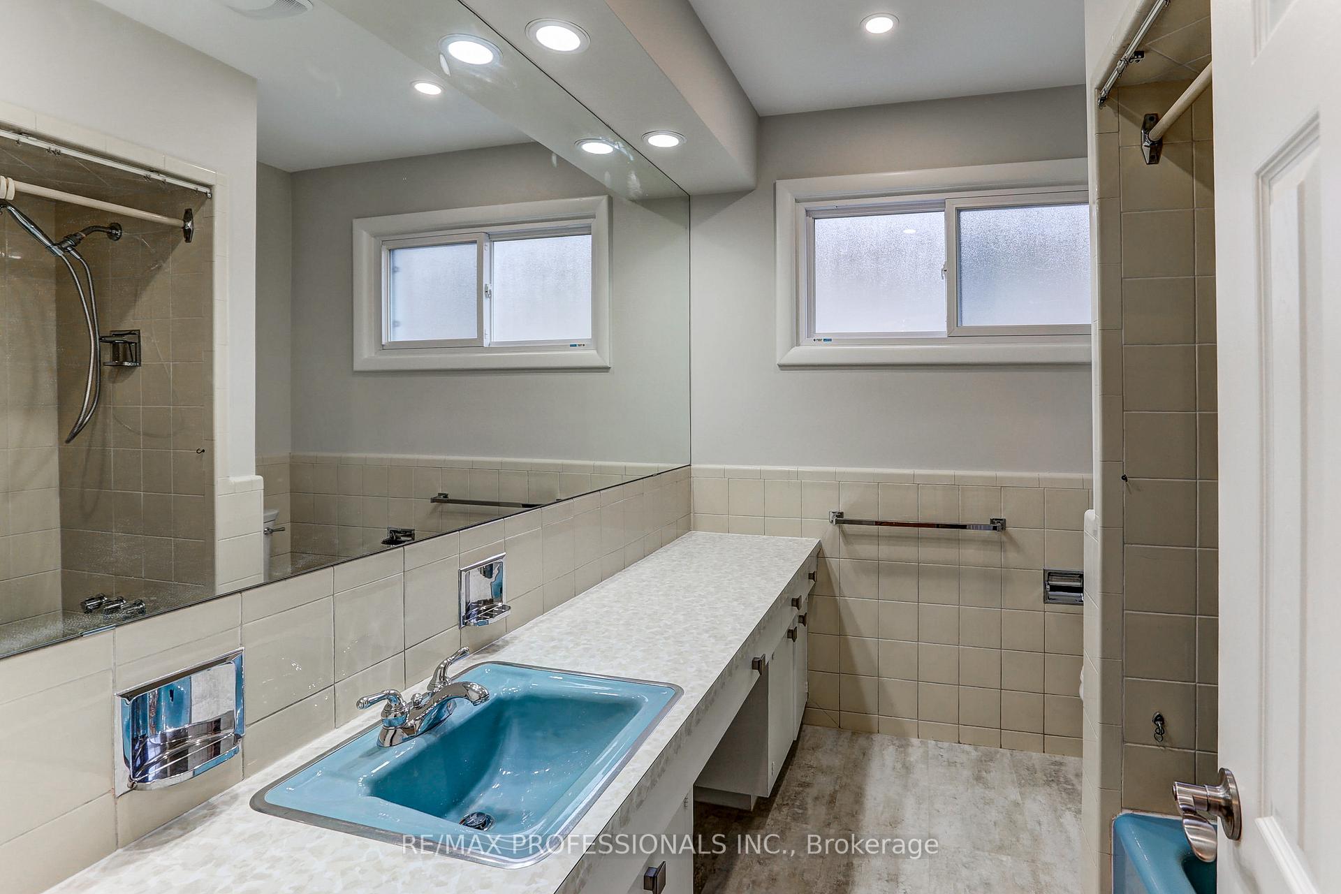 Photo 29 of 23 Ravensbourne Crescent, Etobicoke, Princess-Rosethorn — HOMEH