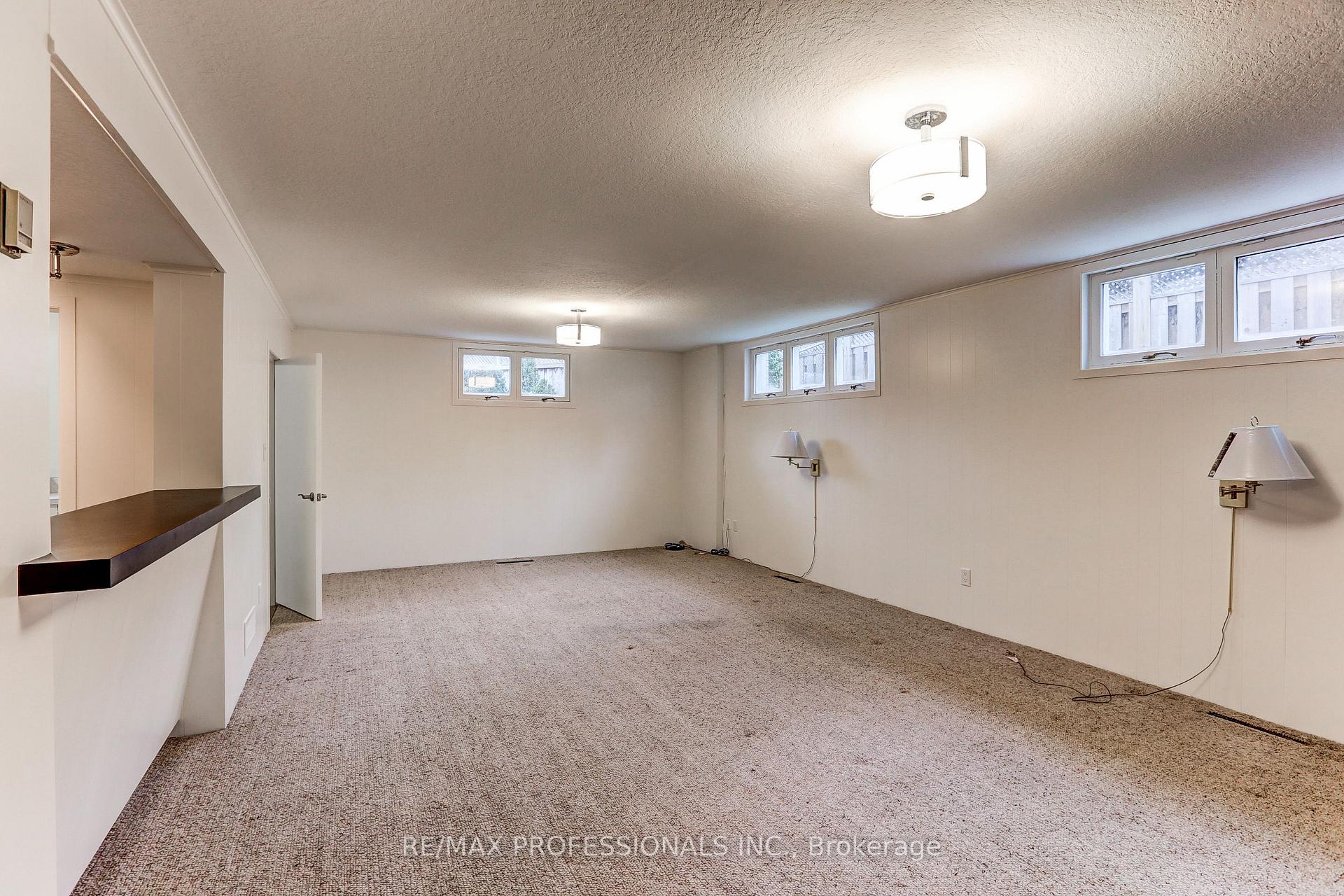 Photo 32 of 23 Ravensbourne Crescent, Etobicoke, Princess-Rosethorn — HOMEH