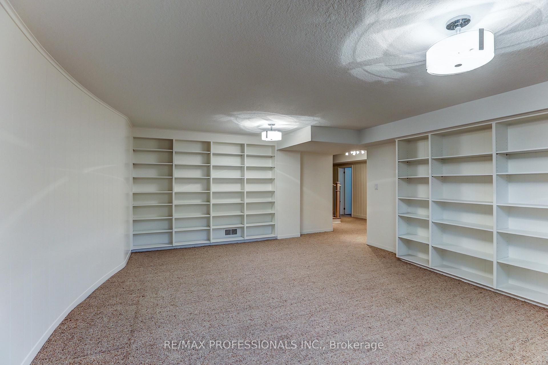 Photo 35 of 23 Ravensbourne Crescent, Etobicoke, Princess-Rosethorn — HOMEH