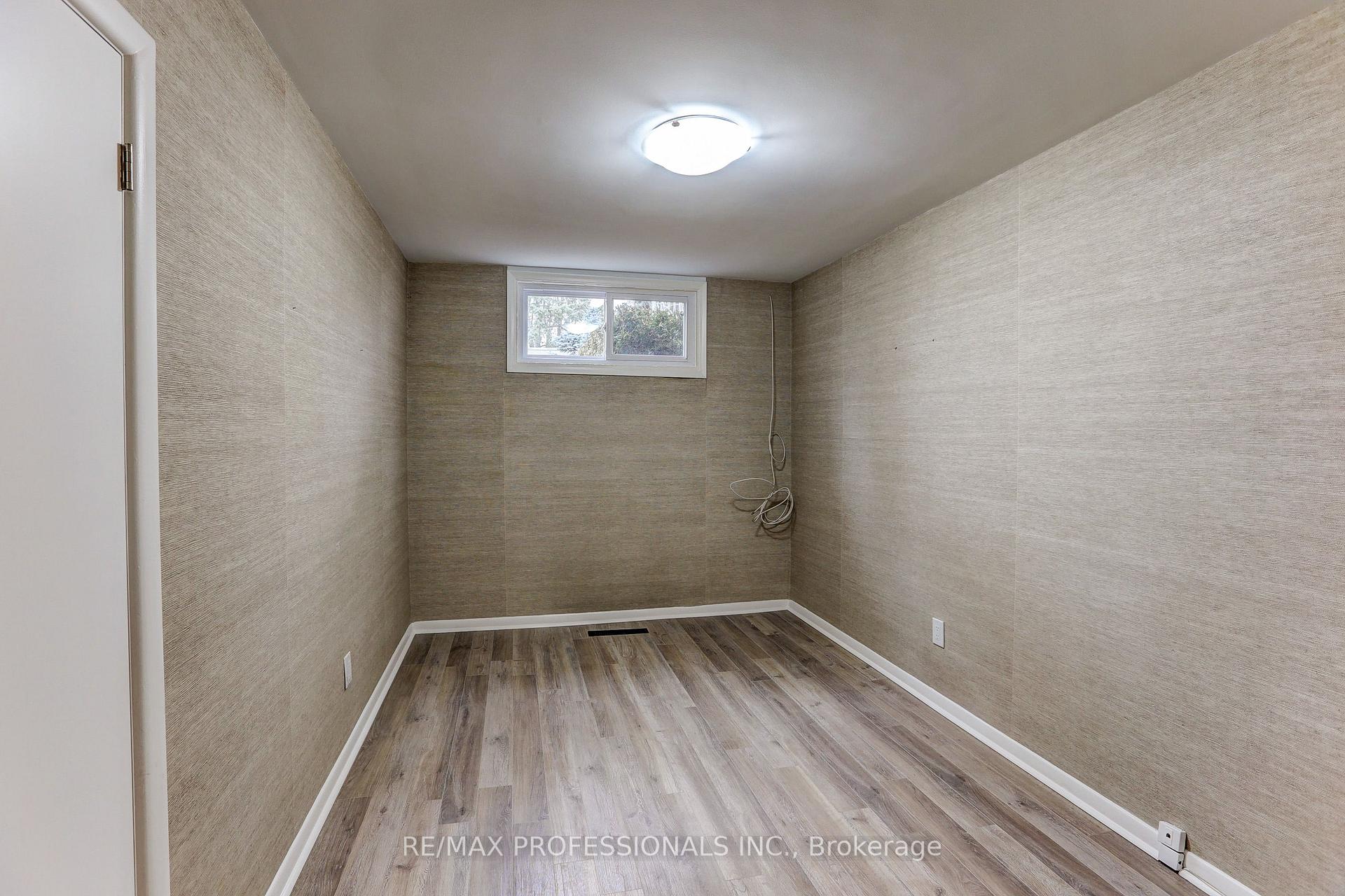 Photo 36 of 23 Ravensbourne Crescent, Etobicoke, Princess-Rosethorn — HOMEH