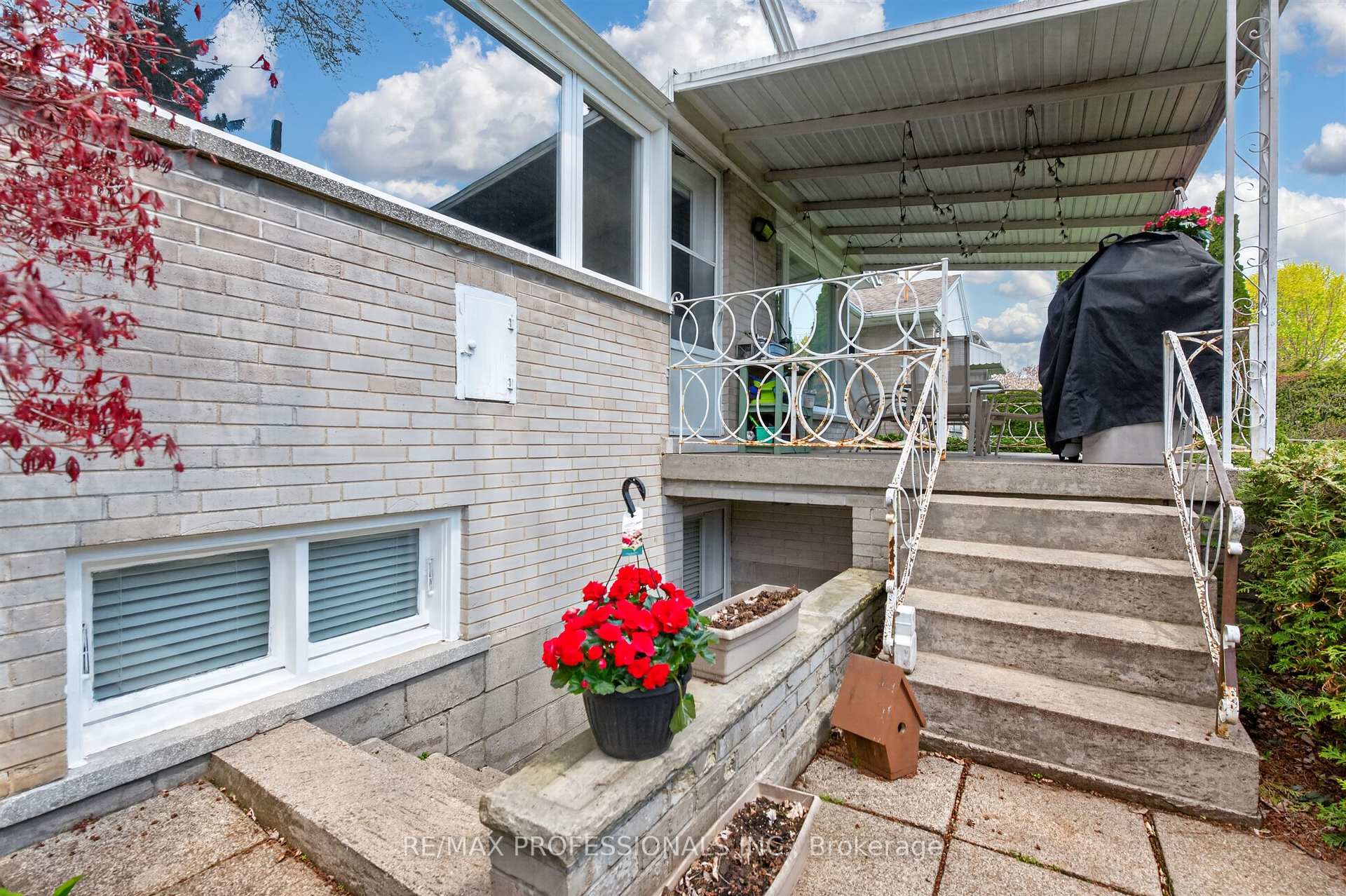 Photo 38 of 23 Ravensbourne Crescent, Etobicoke, Princess-Rosethorn — HOMEH