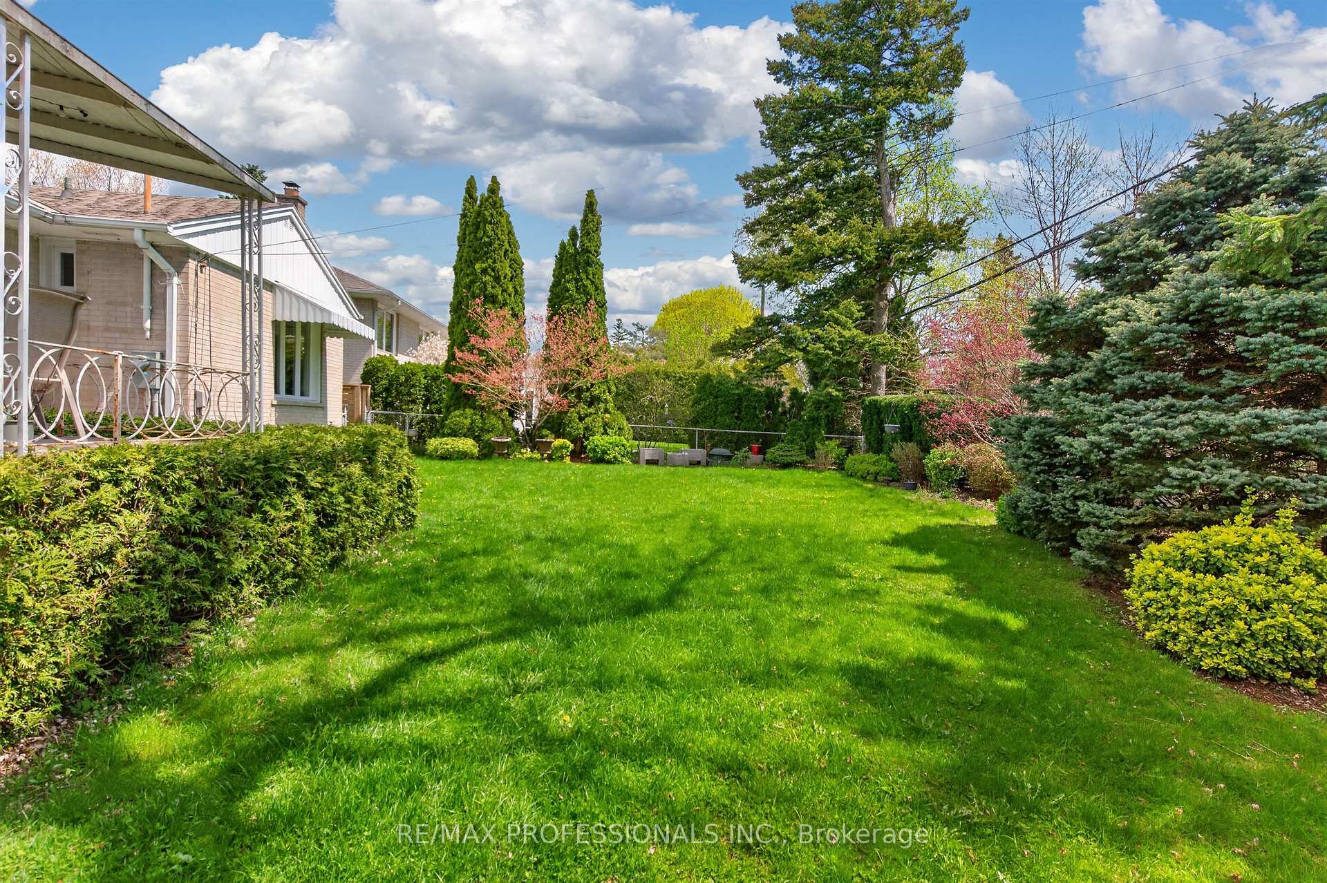Photo 40 of 23 Ravensbourne Crescent, Etobicoke, Princess-Rosethorn — HOMEH