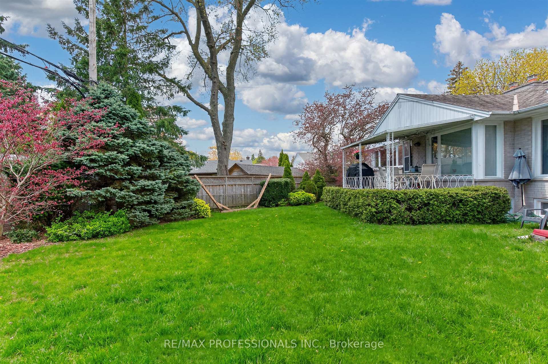 Photo 42 of 23 Ravensbourne Crescent, Etobicoke, Princess-Rosethorn — HOMEH