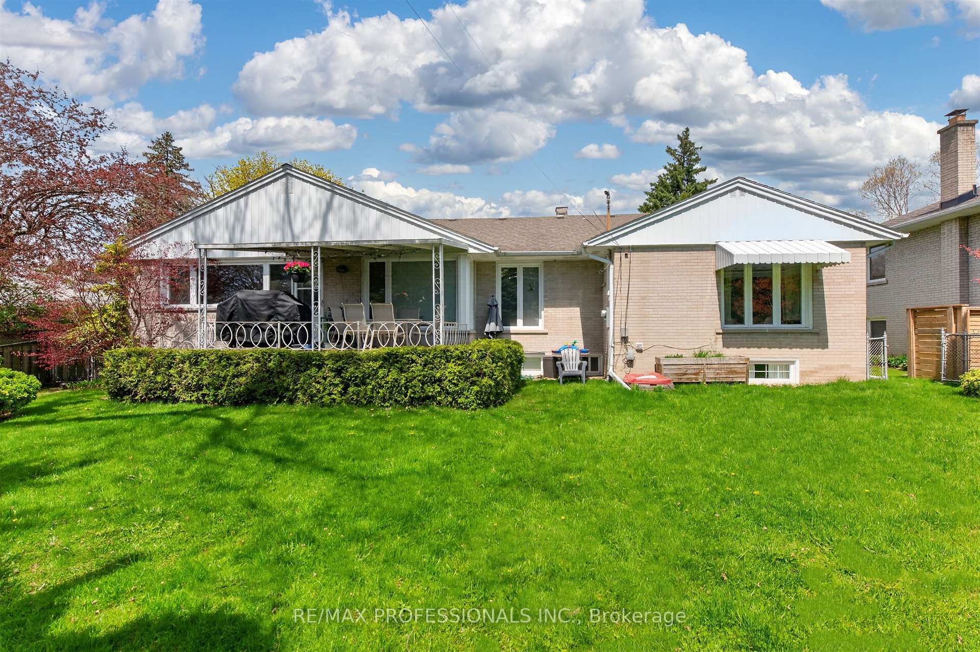 Photo 44 of 23 Ravensbourne Crescent, Etobicoke, Princess-Rosethorn — HOMEH